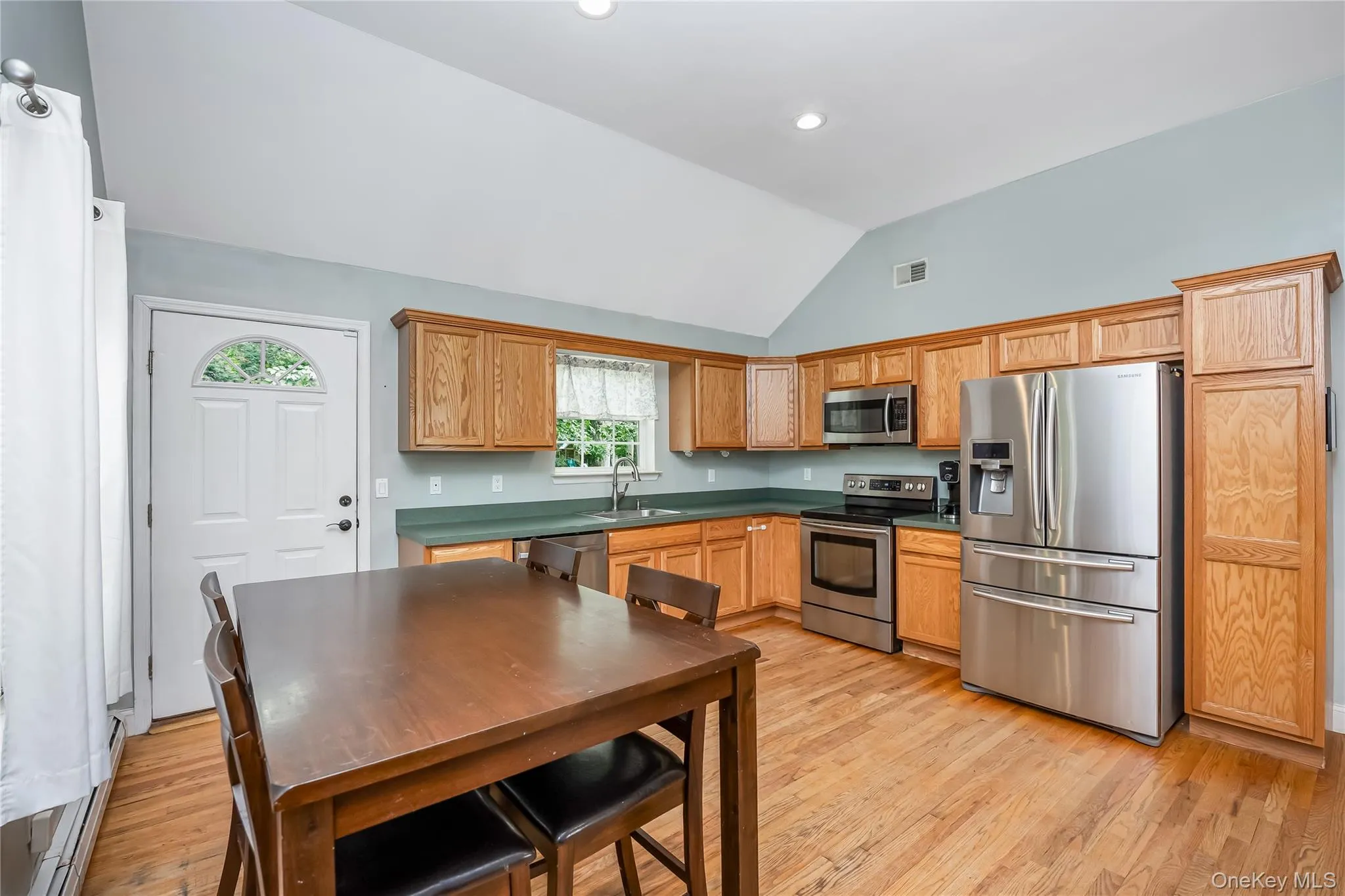 393 End Avenue, Brookhaven, NY, 3 Bedrooms Bedrooms, 6 Rooms Rooms,2 BathroomsBathrooms,Residential,For Rent,End,0,1042267 393 End Avenue, Brookhaven, NY, 3 Bedrooms Bedrooms, 6 Rooms Rooms,2 BathroomsBathrooms,Residential,For Rent,End,0,1042267