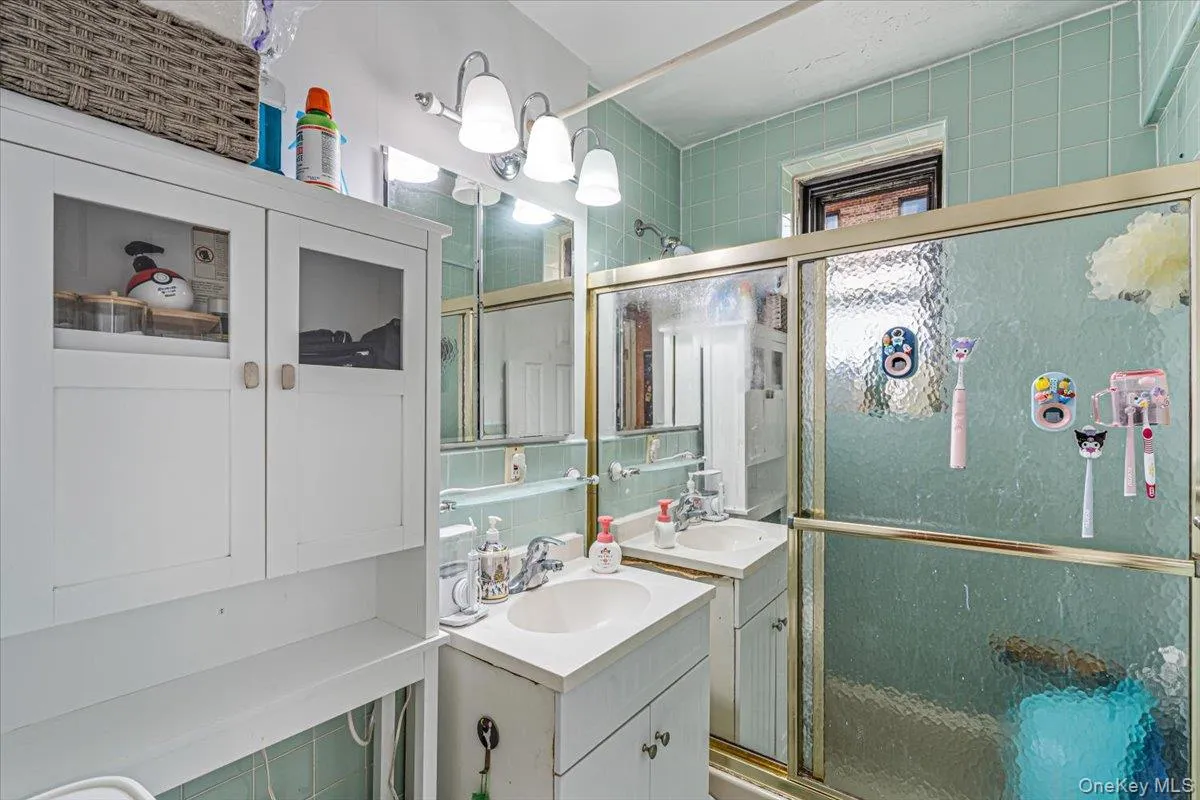224-24 Union Street, New York, NY, 2 Bedrooms Bedrooms, 4 Rooms Rooms,1 BathroomBathrooms,Residential,For Rent,Union,0,1042276 224-24 Union Street, New York, NY, 2 Bedrooms Bedrooms, 4 Rooms Rooms,1 BathroomBathrooms,Residential,For Rent,Union,0,1042276