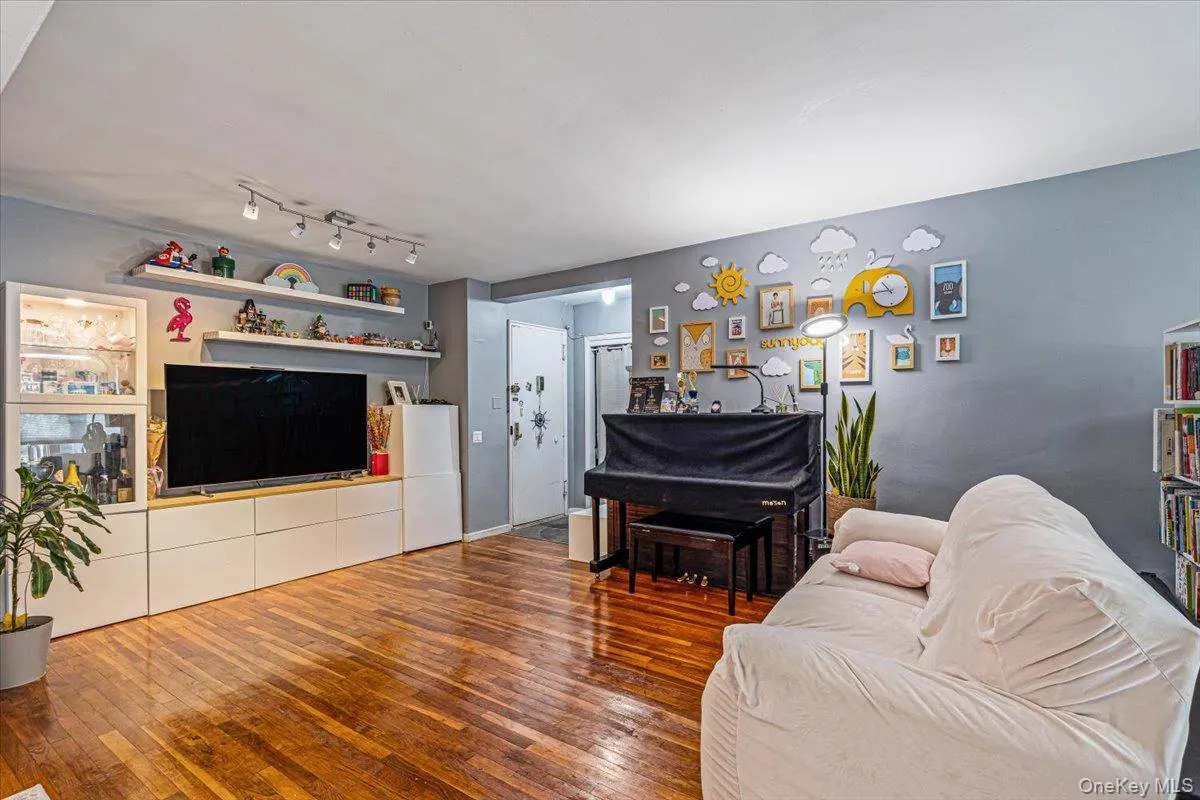 224-24 Union Street, New York, NY, 2 Bedrooms Bedrooms, 4 Rooms Rooms,1 BathroomBathrooms,Residential,For Rent,Union,0,1042276 224-24 Union Street, New York, NY, 2 Bedrooms Bedrooms, 4 Rooms Rooms,1 BathroomBathrooms,Residential,For Rent,Union,0,1042276