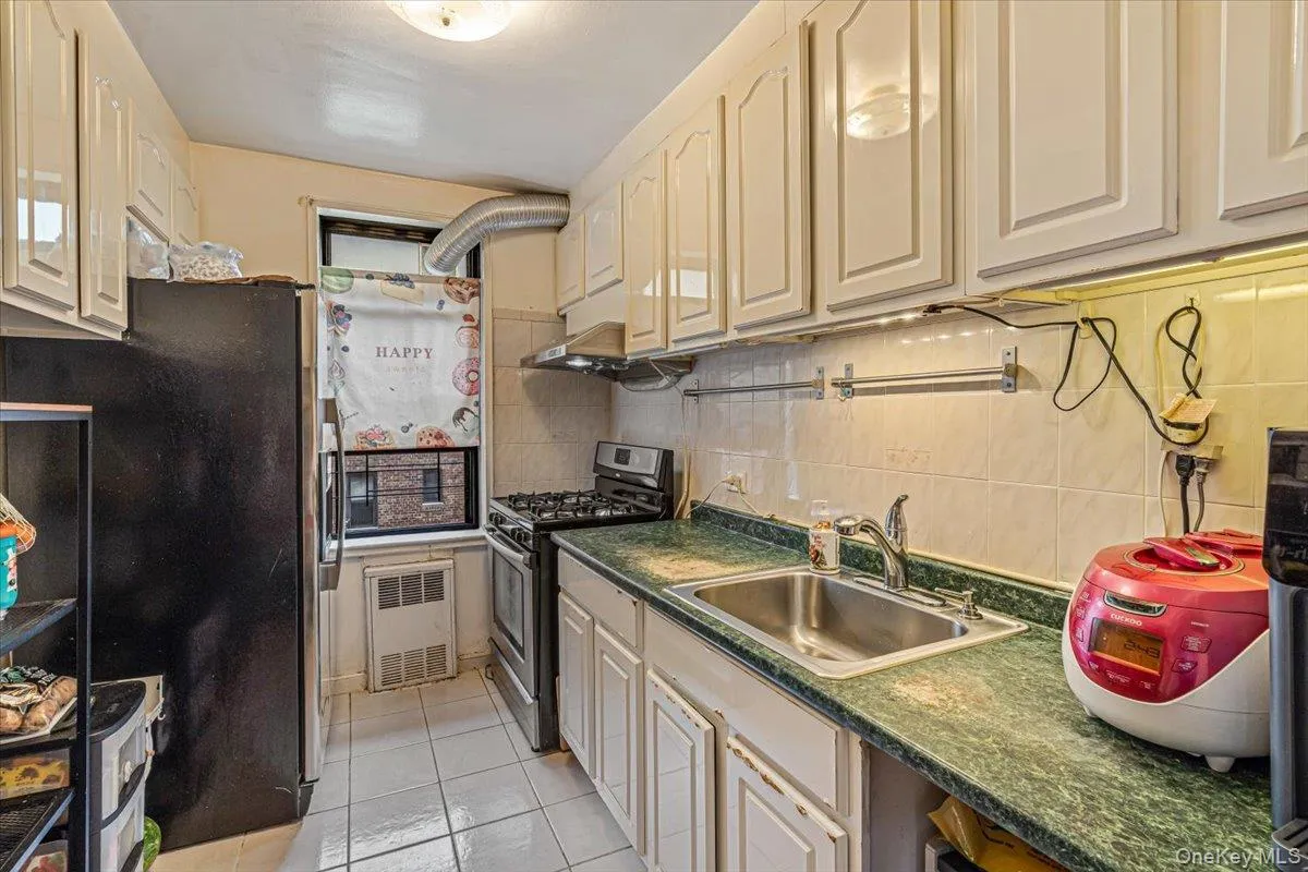 224-24 Union Street, New York, NY, 2 Bedrooms Bedrooms, 4 Rooms Rooms,1 BathroomBathrooms,Residential,For Rent,Union,0,1042276 224-24 Union Street, New York, NY, 2 Bedrooms Bedrooms, 4 Rooms Rooms,1 BathroomBathrooms,Residential,For Rent,Union,0,1042276