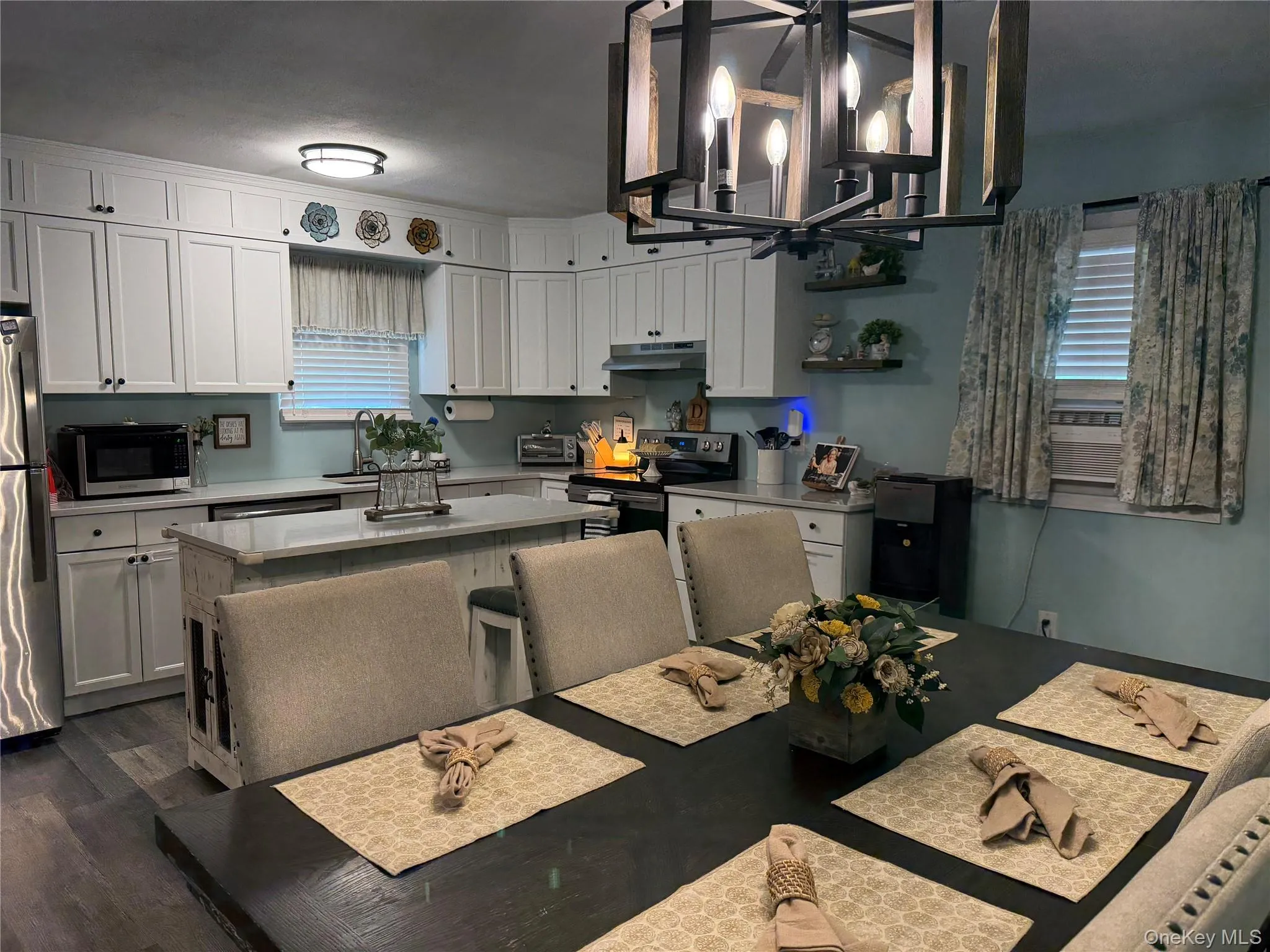 Informal yet elegant. Great for entertaining Informal yet elegant. Great for entertaining