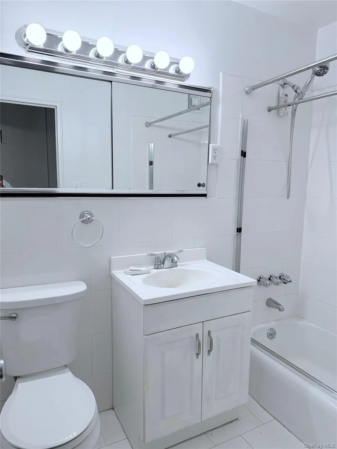 8515 Main Street, New York, NY, 3 Rooms Rooms,1 BathroomBathrooms,Residential,For Rent,Main,0,1042283 8515 Main Street, New York, NY, 3 Rooms Rooms,1 BathroomBathrooms,Residential,For Rent,Main,0,1042283