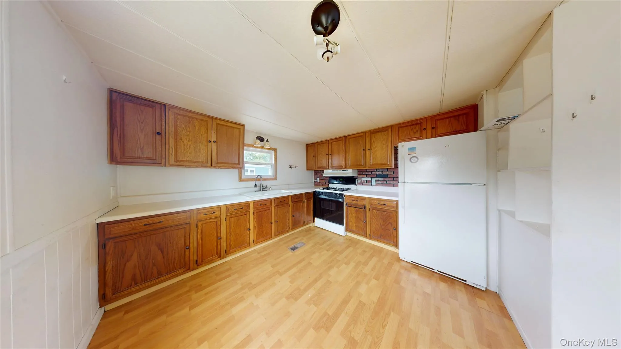 39 Valley Forge Drive, Islip, NY, 3 Bedrooms Bedrooms, 5 Rooms Rooms,1 BathroomBathrooms,Residential,For Rent,Valley Forge,0,1042289 39 Valley Forge Drive, Islip, NY, 3 Bedrooms Bedrooms, 5 Rooms Rooms,1 BathroomBathrooms,Residential,For Rent,Valley Forge,0,1042289