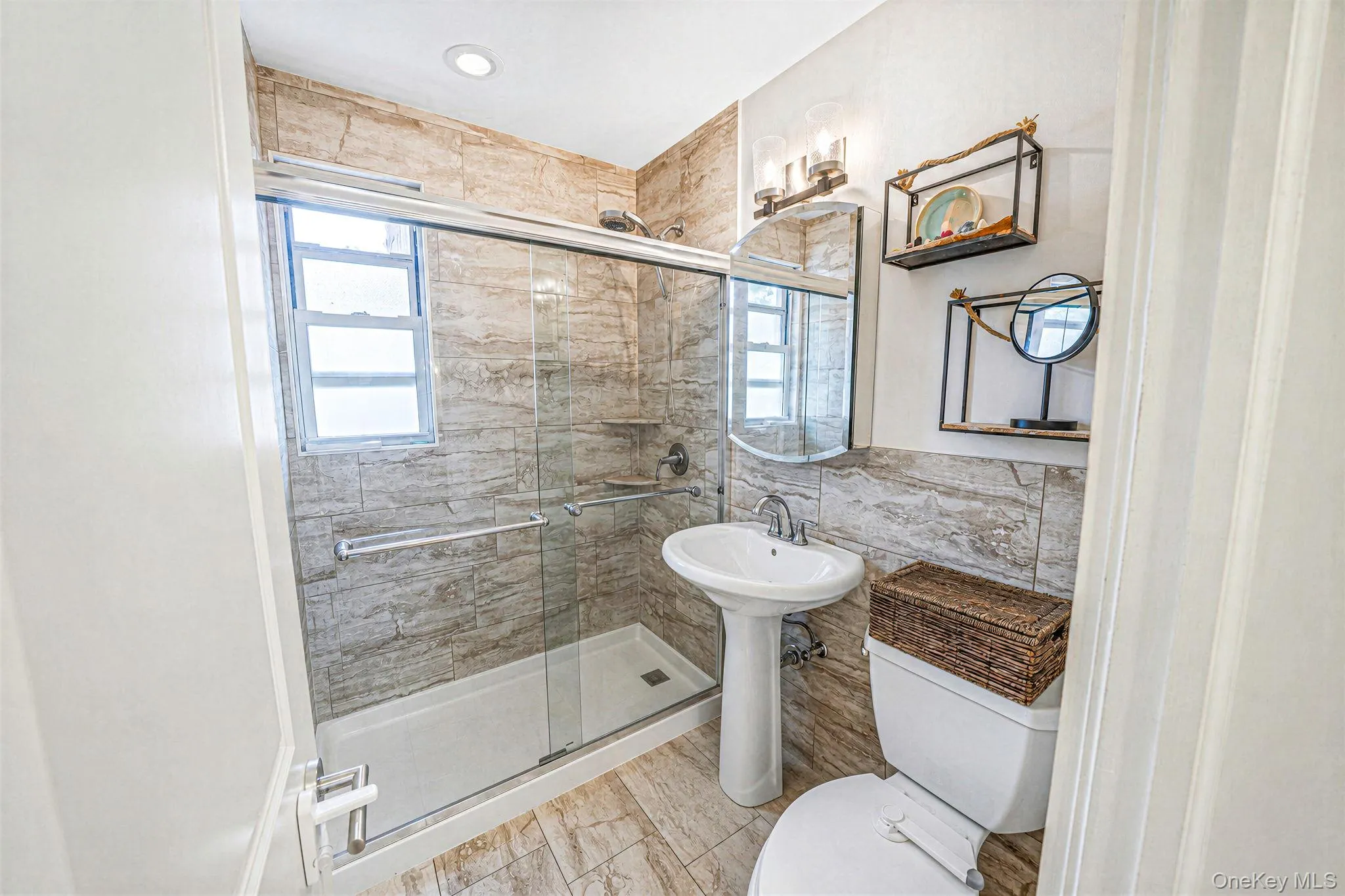 4 Edwards St, North Hempstead, NY, 1 Bedroom Bedrooms, 3 Rooms Rooms,1 BathroomBathrooms,Residential,For Rent,Edwards St,0,1042295 4 Edwards St, North Hempstead, NY, 1 Bedroom Bedrooms, 3 Rooms Rooms,1 BathroomBathrooms,Residential,For Rent,Edwards St,0,1042295