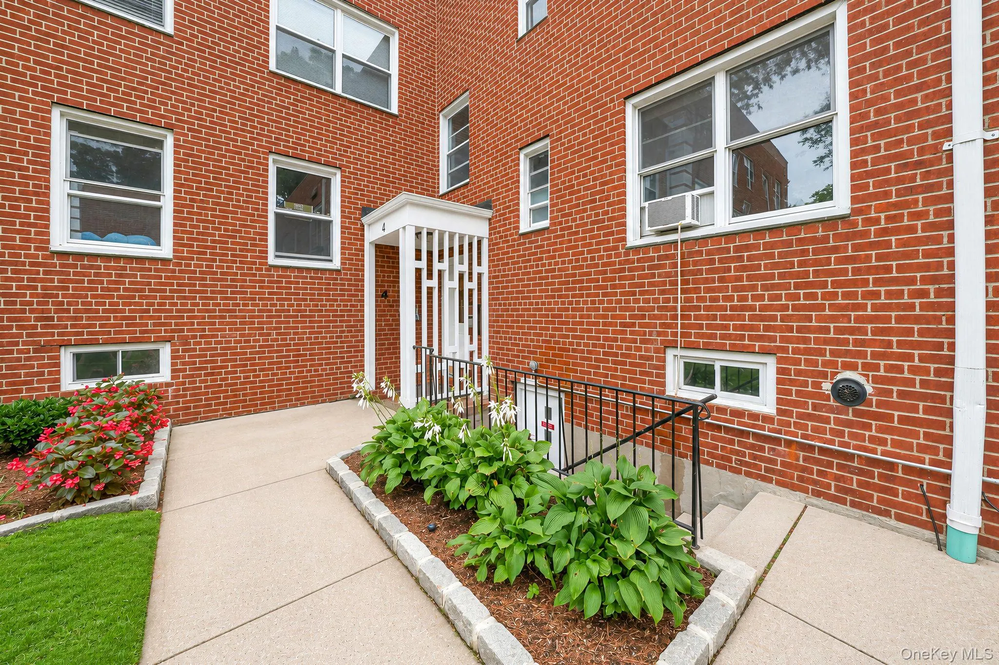 4 Edwards St, North Hempstead, NY, 1 Bedroom Bedrooms, 3 Rooms Rooms,1 BathroomBathrooms,Residential,For Rent,Edwards St,0,1042295 4 Edwards St, North Hempstead, NY, 1 Bedroom Bedrooms, 3 Rooms Rooms,1 BathroomBathrooms,Residential,For Rent,Edwards St,0,1042295