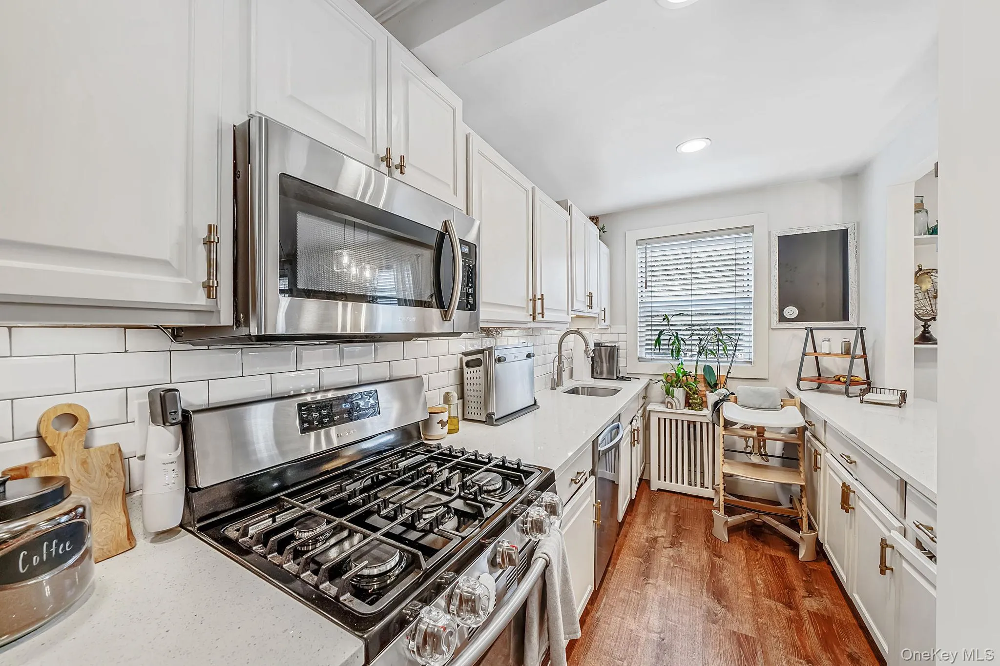 4 Edwards St, North Hempstead, NY, 1 Bedroom Bedrooms, 3 Rooms Rooms,1 BathroomBathrooms,Residential,For Rent,Edwards St,0,1042295 4 Edwards St, North Hempstead, NY, 1 Bedroom Bedrooms, 3 Rooms Rooms,1 BathroomBathrooms,Residential,For Rent,Edwards St,0,1042295