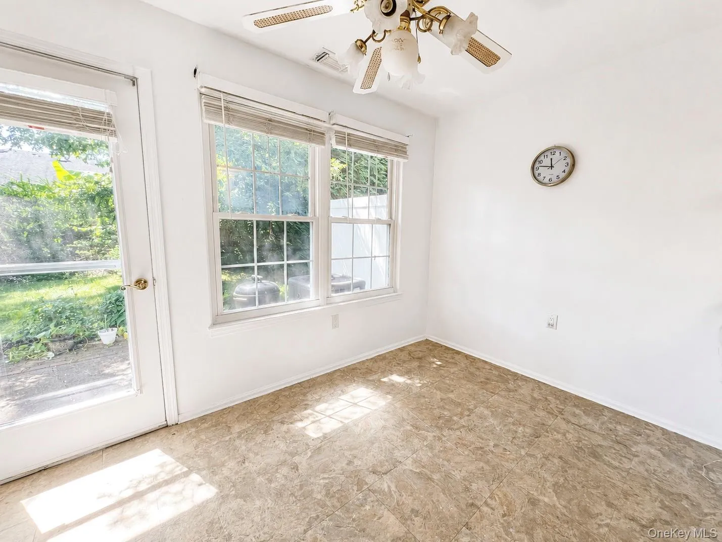 6 Oakdale Court, Brookhaven, NY, 2 Bedrooms Bedrooms, 6 Rooms Rooms,2 BathroomsBathrooms,Residential,For Rent,Oakdale,0,1042317 6 Oakdale Court, Brookhaven, NY, 2 Bedrooms Bedrooms, 6 Rooms Rooms,2 BathroomsBathrooms,Residential,For Rent,Oakdale,0,1042317