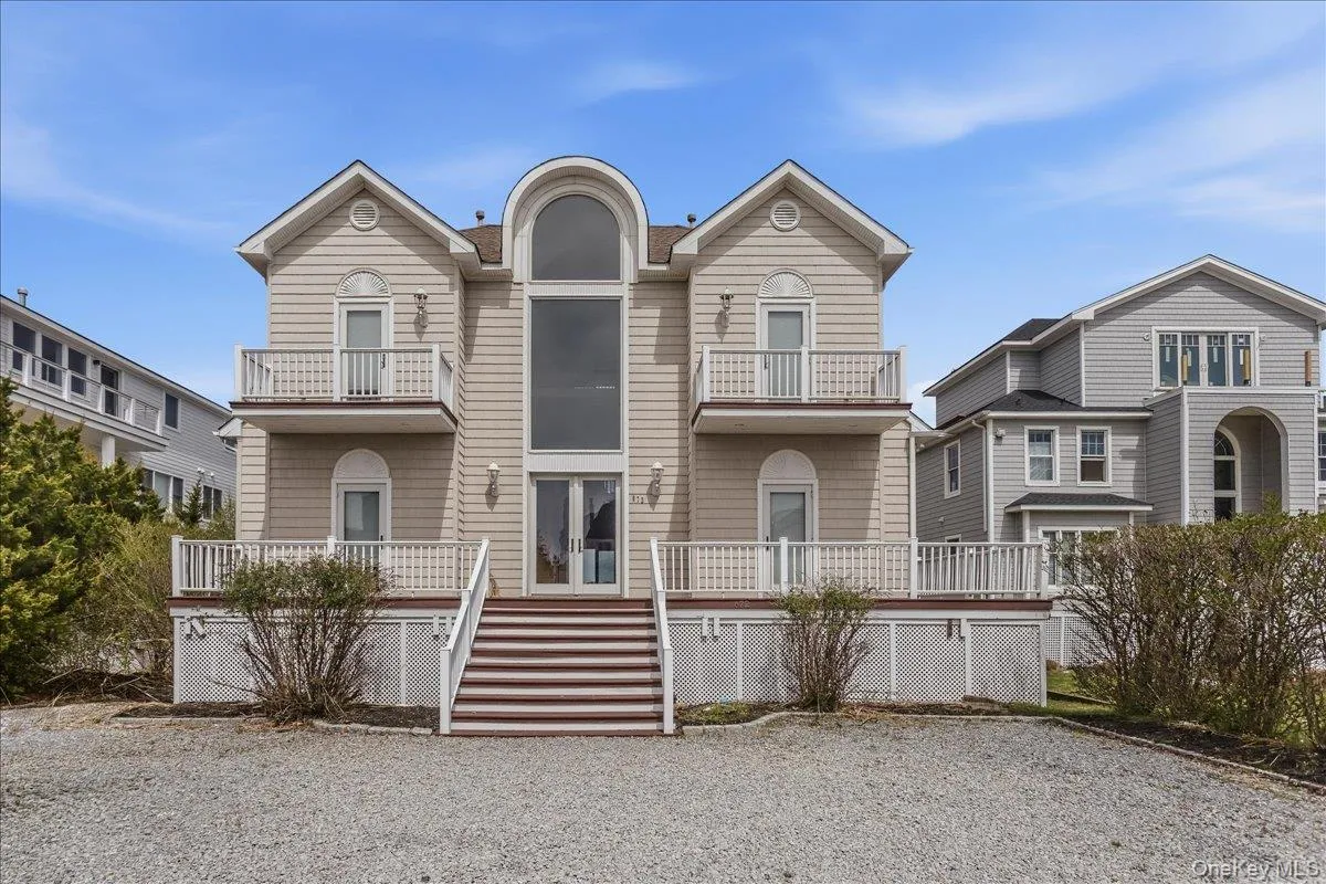 672 Dune Road, Southampton, NY, 5 Bedrooms Bedrooms, 8 Rooms Rooms,3 BathroomsBathrooms,Residential Lease,For Rent,Dune,0,1042322 672 Dune Road, Southampton, NY, 5 Bedrooms Bedrooms, 8 Rooms Rooms,3 BathroomsBathrooms,Residential Lease,For Rent,Dune,0,1042322