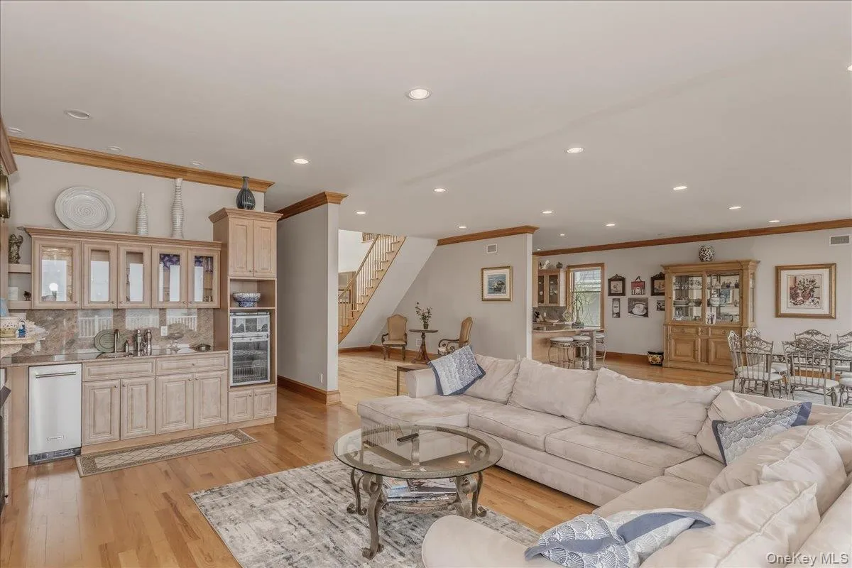 672 Dune Road, Southampton, NY, 5 Bedrooms Bedrooms, 8 Rooms Rooms,3 BathroomsBathrooms,Residential Lease,For Rent,Dune,0,1042322 672 Dune Road, Southampton, NY, 5 Bedrooms Bedrooms, 8 Rooms Rooms,3 BathroomsBathrooms,Residential Lease,For Rent,Dune,0,1042322