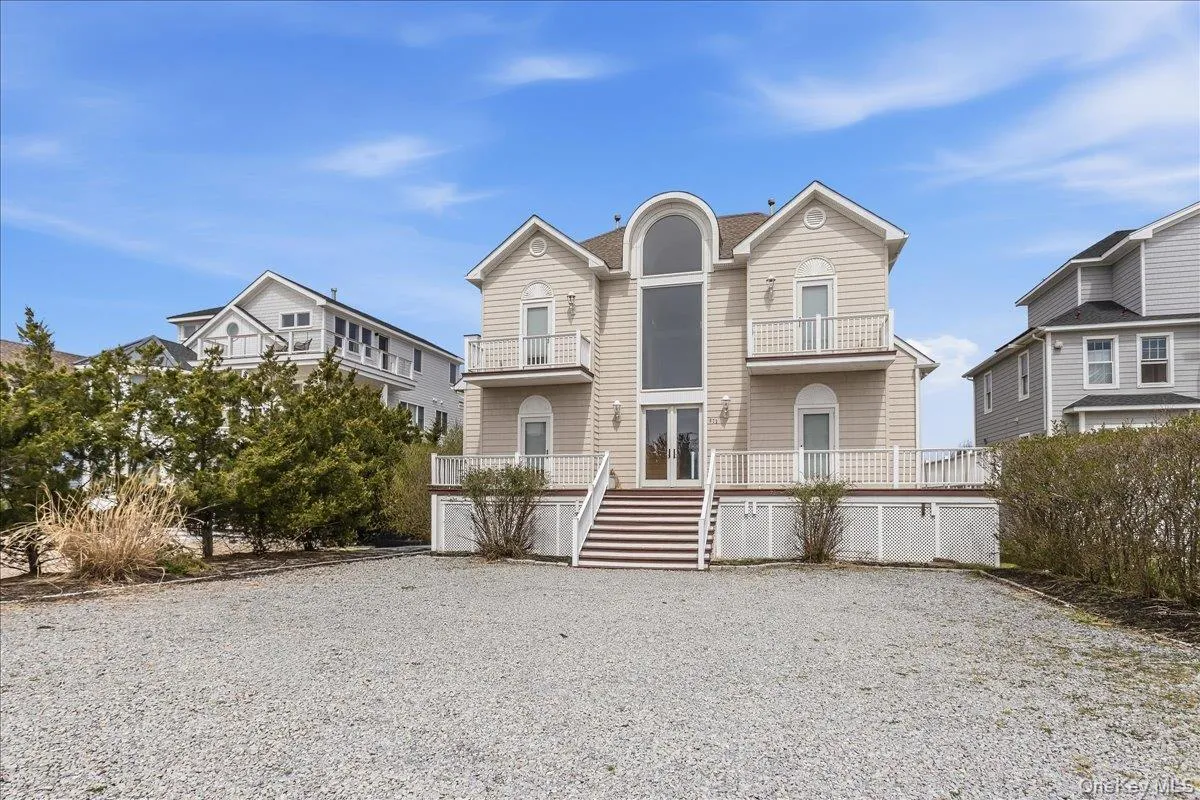 672 Dune Road, Southampton, NY, 5 Bedrooms Bedrooms, 8 Rooms Rooms,3 BathroomsBathrooms,Residential Lease,For Rent,Dune,0,1042322 672 Dune Road, Southampton, NY, 5 Bedrooms Bedrooms, 8 Rooms Rooms,3 BathroomsBathrooms,Residential Lease,For Rent,Dune,0,1042322
