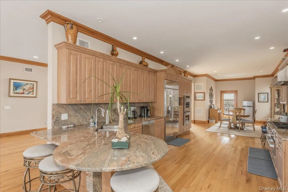 672 Dune Road, Southampton, NY, 5 Bedrooms Bedrooms, 8 Rooms Rooms,3 BathroomsBathrooms,Residential Lease,For Rent,Dune,0,1042322 672 Dune Road, Southampton, NY, 5 Bedrooms Bedrooms, 8 Rooms Rooms,3 BathroomsBathrooms,Residential Lease,For Rent,Dune,0,1042322