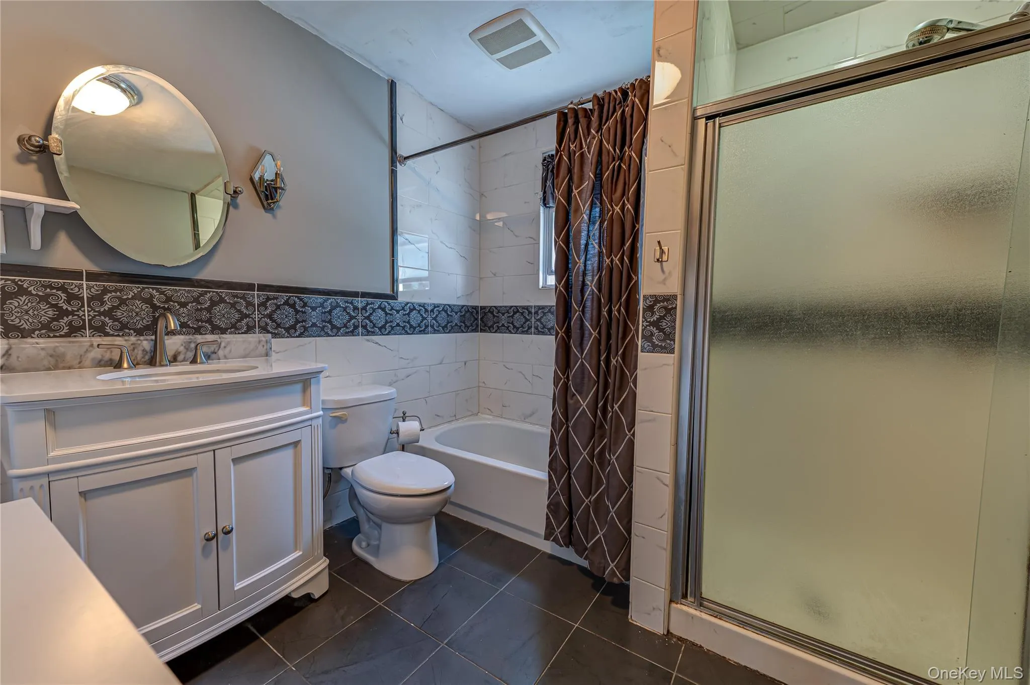Full Bathroom Full Bathroom