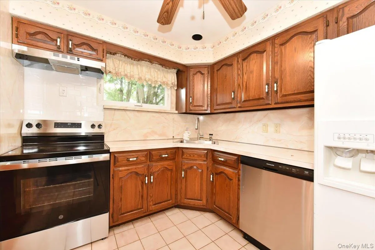 204 Franklin Street, Oyster Bay, NY, 3 Bedrooms Bedrooms, 7 Rooms Rooms,1 BathroomBathrooms,Residential,For Rent,Franklin,0,1042332 204 Franklin Street, Oyster Bay, NY, 3 Bedrooms Bedrooms, 7 Rooms Rooms,1 BathroomBathrooms,Residential,For Rent,Franklin,0,1042332