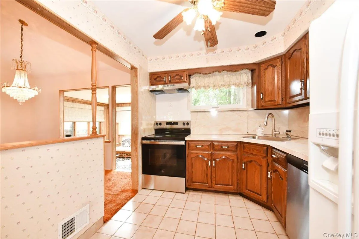 204 Franklin Street, Oyster Bay, NY, 3 Bedrooms Bedrooms, 7 Rooms Rooms,1 BathroomBathrooms,Residential,For Rent,Franklin,0,1042332 204 Franklin Street, Oyster Bay, NY, 3 Bedrooms Bedrooms, 7 Rooms Rooms,1 BathroomBathrooms,Residential,For Rent,Franklin,0,1042332