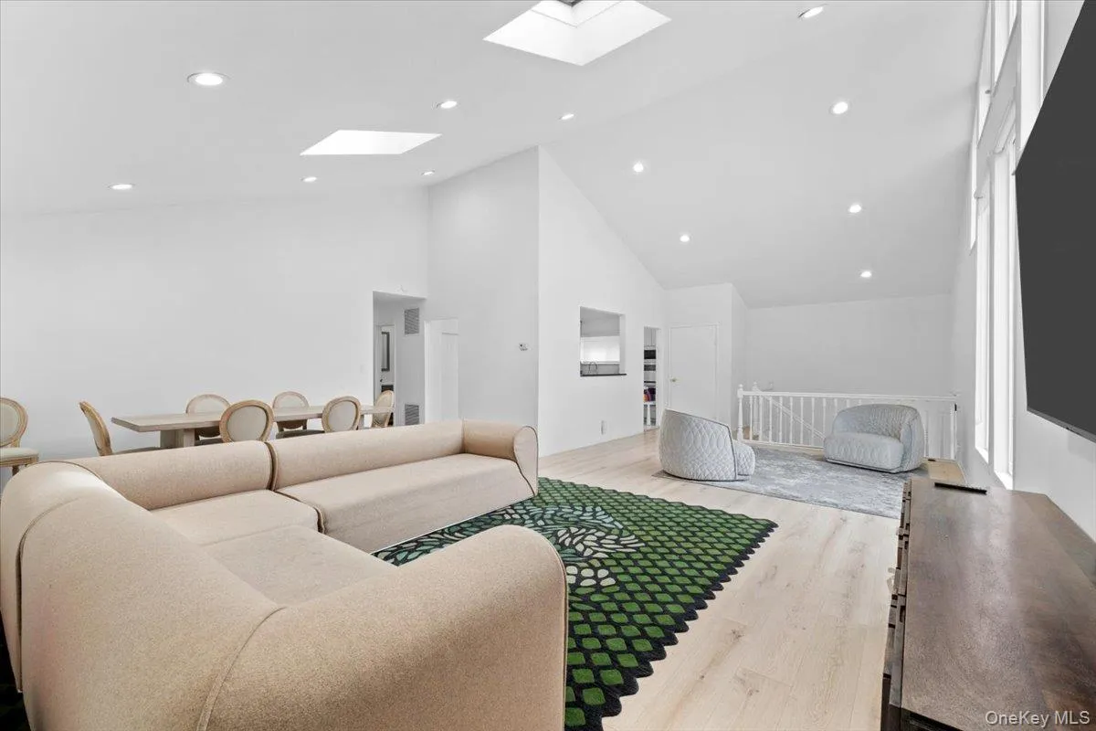 15 Church Street, North Hempstead, NY, 5 Bedrooms Bedrooms, 9 Rooms Rooms,3 BathroomsBathrooms,Residential,For Rent,Church,0,1042338 15 Church Street, North Hempstead, NY, 5 Bedrooms Bedrooms, 9 Rooms Rooms,3 BathroomsBathrooms,Residential,For Rent,Church,0,1042338