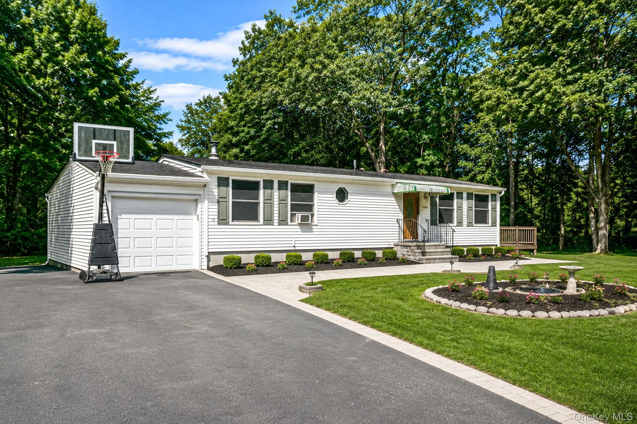 2356 Walnut Avenue, Islip, NY, 4 Bedrooms Bedrooms, 8 Rooms Rooms,3 BathroomsBathrooms,Residential,For Rent,Walnut,0,1042345 2356 Walnut Avenue, Islip, NY, 4 Bedrooms Bedrooms, 8 Rooms Rooms,3 BathroomsBathrooms,Residential,For Rent,Walnut,0,1042345