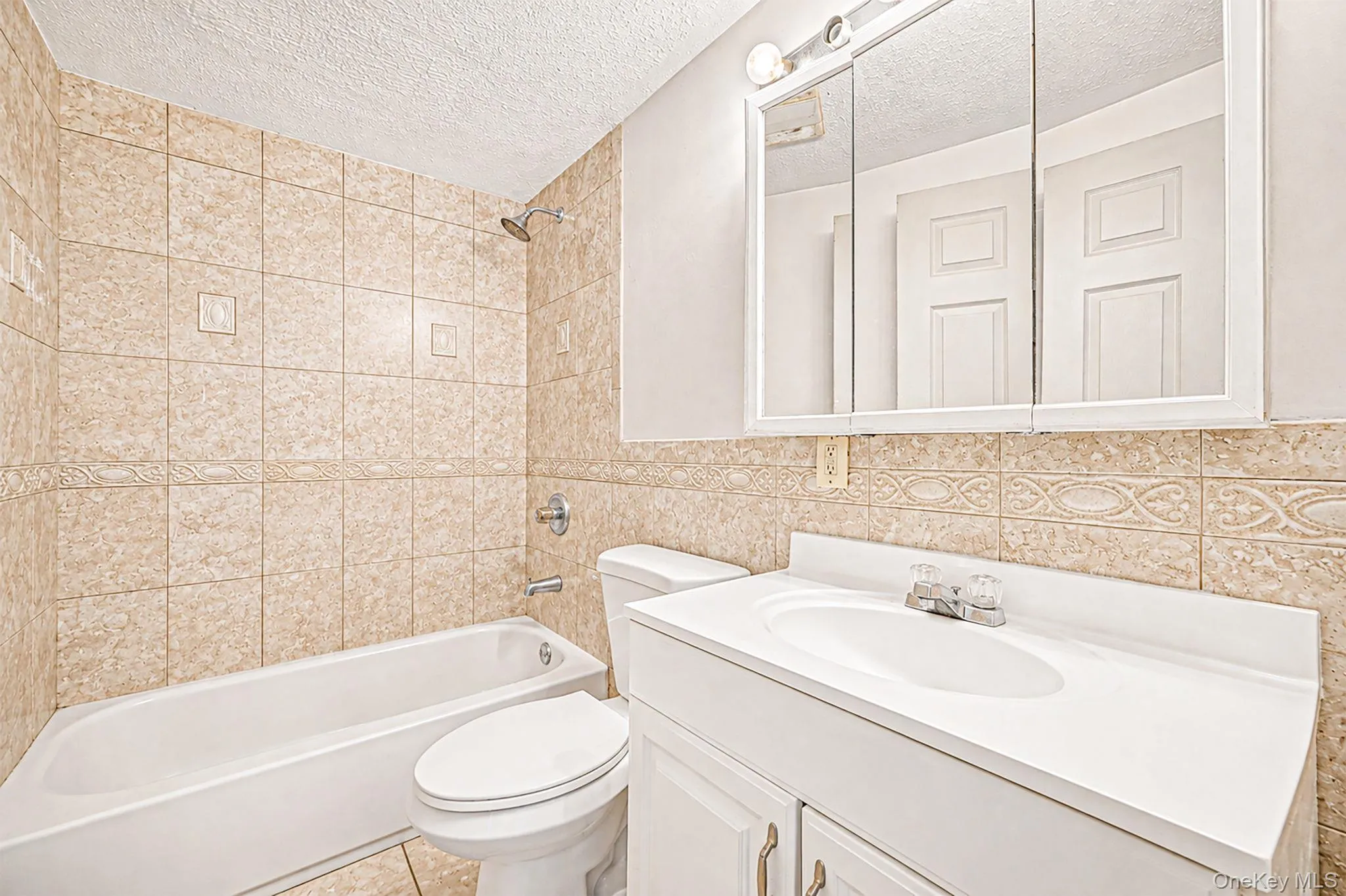 2356 Walnut Avenue, Islip, NY, 4 Bedrooms Bedrooms, 8 Rooms Rooms,3 BathroomsBathrooms,Residential,For Rent,Walnut,0,1042345 2356 Walnut Avenue, Islip, NY, 4 Bedrooms Bedrooms, 8 Rooms Rooms,3 BathroomsBathrooms,Residential,For Rent,Walnut,0,1042345