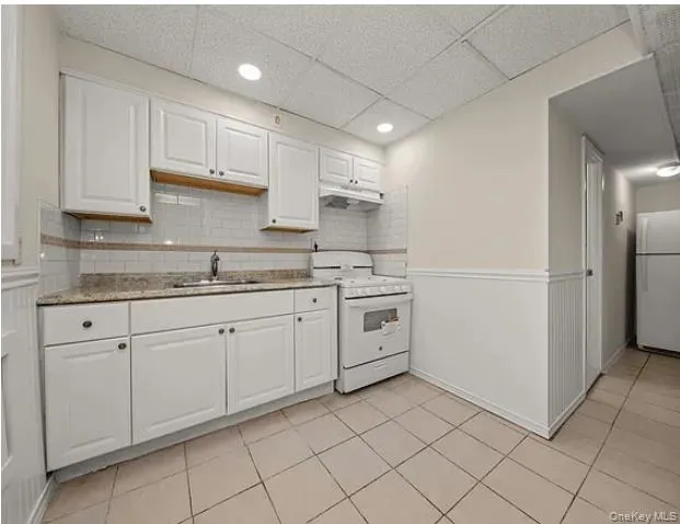 5942 164th Street, New York, NY, 1 Bedroom Bedrooms, 3 Rooms Rooms,1 BathroomBathrooms,Residential Lease,For Rent,164th,0,1042361 5942 164th Street, New York, NY, 1 Bedroom Bedrooms, 3 Rooms Rooms,1 BathroomBathrooms,Residential Lease,For Rent,164th,0,1042361