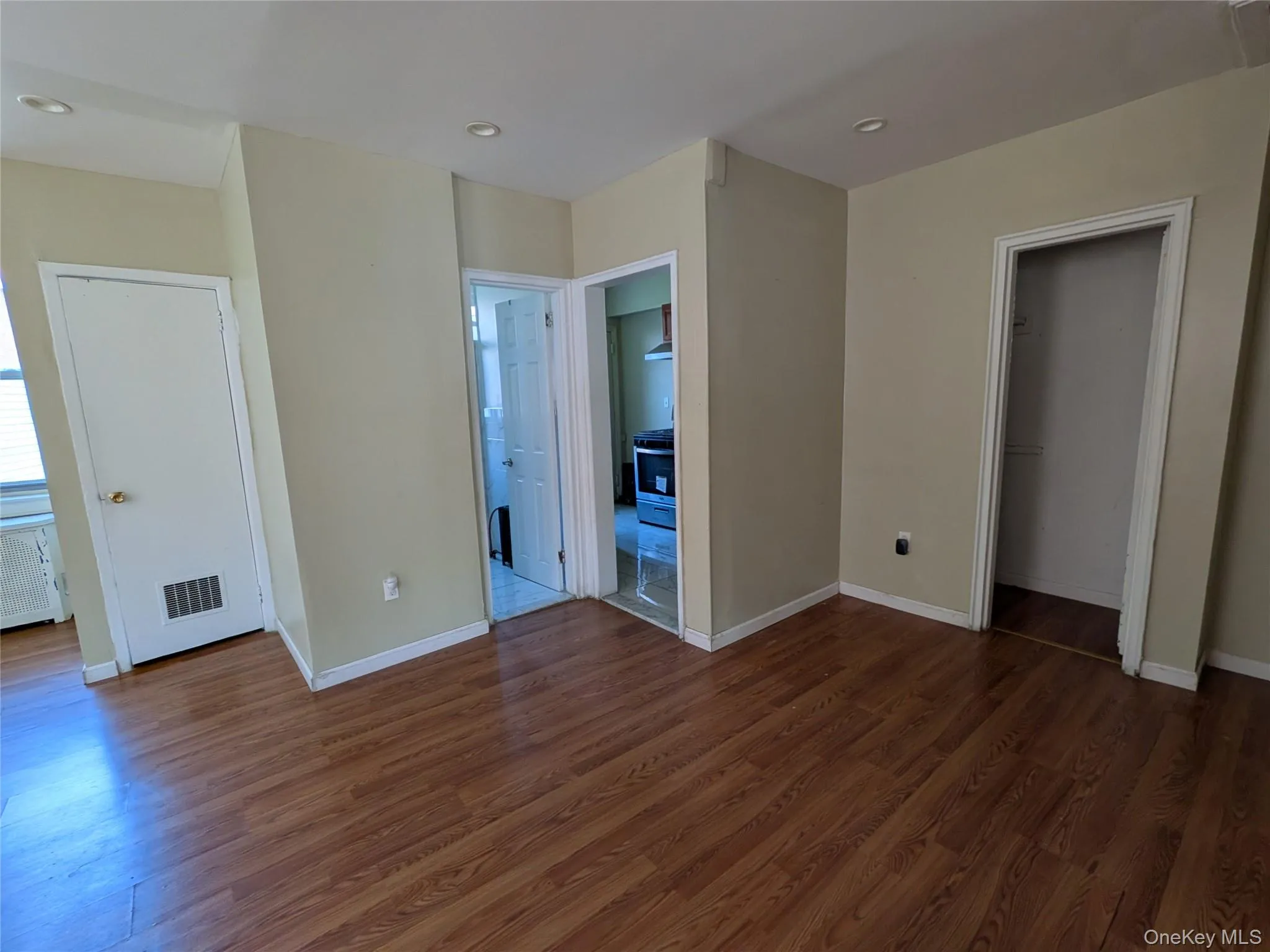 206-07 Hillside Avenue, New York, NY, 2 Bedrooms Bedrooms, 3 Rooms Rooms,1 BathroomBathrooms,Residential Lease,For Rent,Hillside,0,1042362 206-07 Hillside Avenue, New York, NY, 2 Bedrooms Bedrooms, 3 Rooms Rooms,1 BathroomBathrooms,Residential Lease,For Rent,Hillside,0,1042362