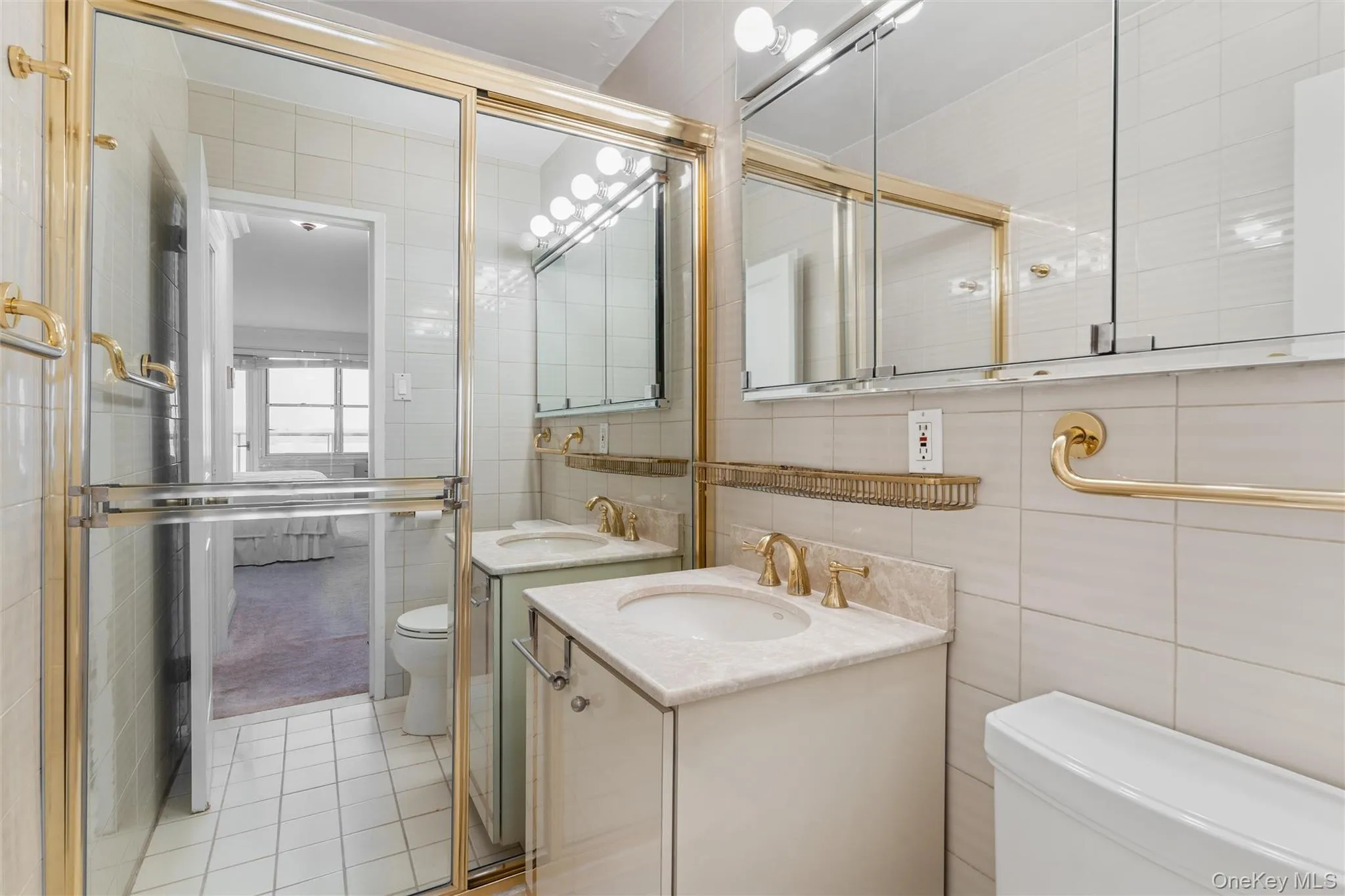 En Suite Full Bathroom En Suite Full Bathroom