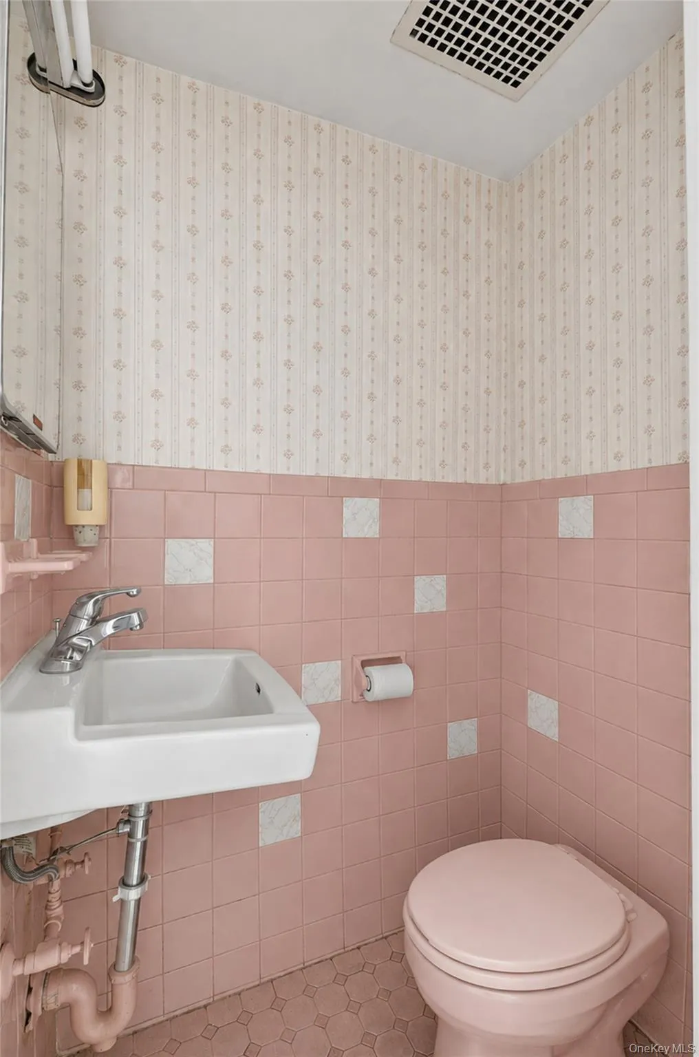 153-34 Booth Memorial Avenue, New York, NY, 3 Bedrooms Bedrooms, 6 Rooms Rooms,1 BathroomBathrooms,Residential,For Rent,Booth Memorial,0,1042379 153-34 Booth Memorial Avenue, New York, NY, 3 Bedrooms Bedrooms, 6 Rooms Rooms,1 BathroomBathrooms,Residential,For Rent,Booth Memorial,0,1042379