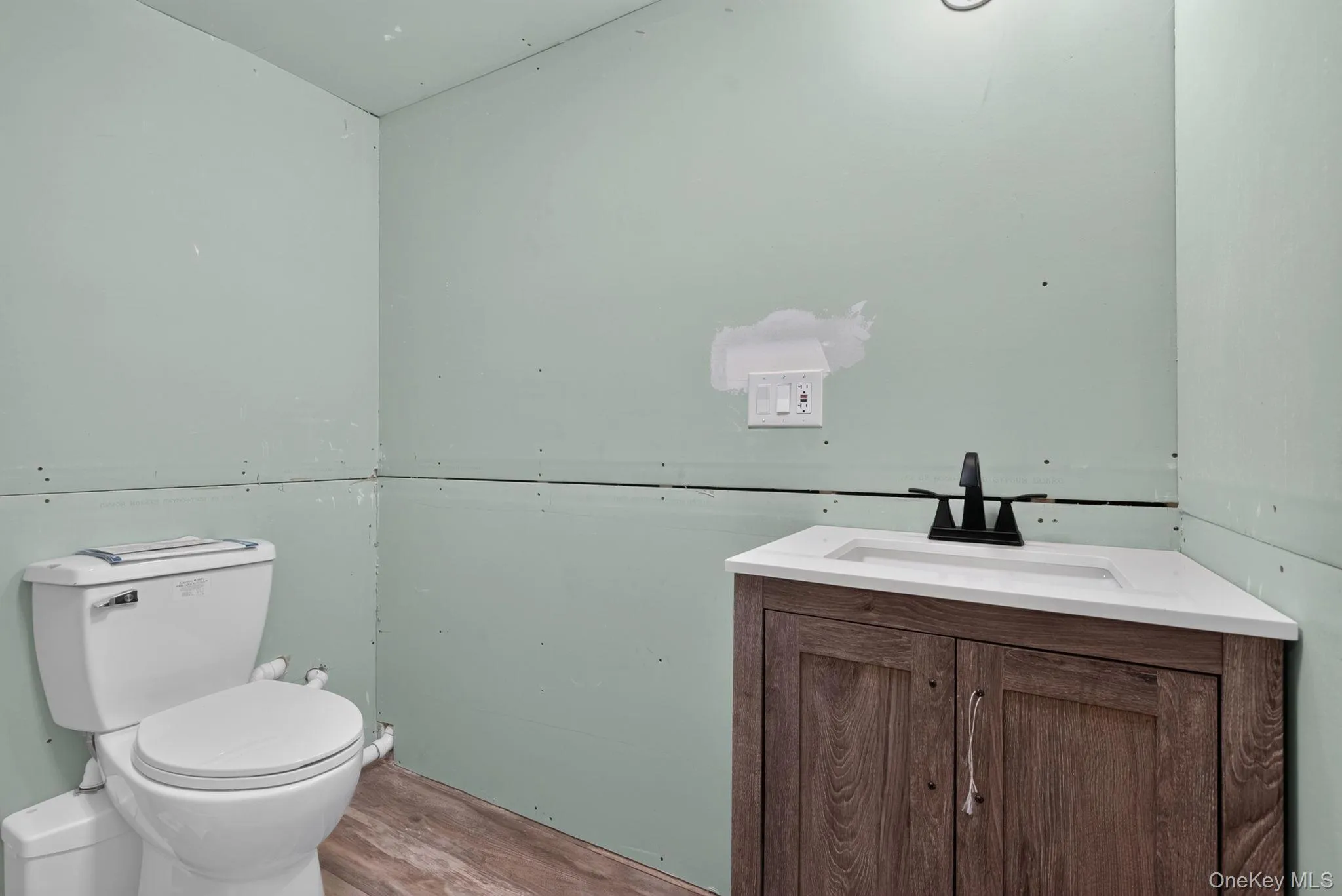 42 Colonial Avenue, Warwick (town), NY, 3 Bedrooms Bedrooms, 14 Rooms Rooms,2 BathroomsBathrooms,Residential,For Rent,Colonial,0,1042388 42 Colonial Avenue, Warwick (town), NY, 3 Bedrooms Bedrooms, 14 Rooms Rooms,2 BathroomsBathrooms,Residential,For Rent,Colonial,0,1042388