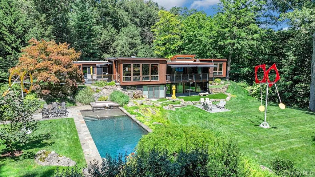 Beautifully landscaped Beautifully landscaped