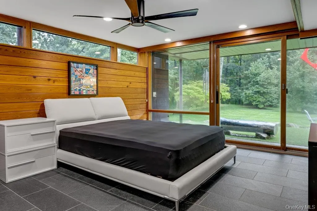 2 Bedrooms or, bedroom and office with walk-out glass doors 2 Bedrooms or, bedroom and office with walk-out glass doors