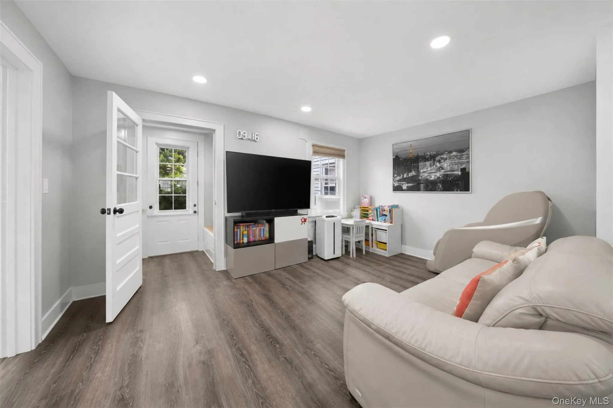 26 Van Nostrand Court, New York, NY, 4 Bedrooms Bedrooms, 7 Rooms Rooms,1 BathroomBathrooms,Residential,For Rent,Van Nostrand,0,1042392 26 Van Nostrand Court, New York, NY, 4 Bedrooms Bedrooms, 7 Rooms Rooms,1 BathroomBathrooms,Residential,For Rent,Van Nostrand,0,1042392