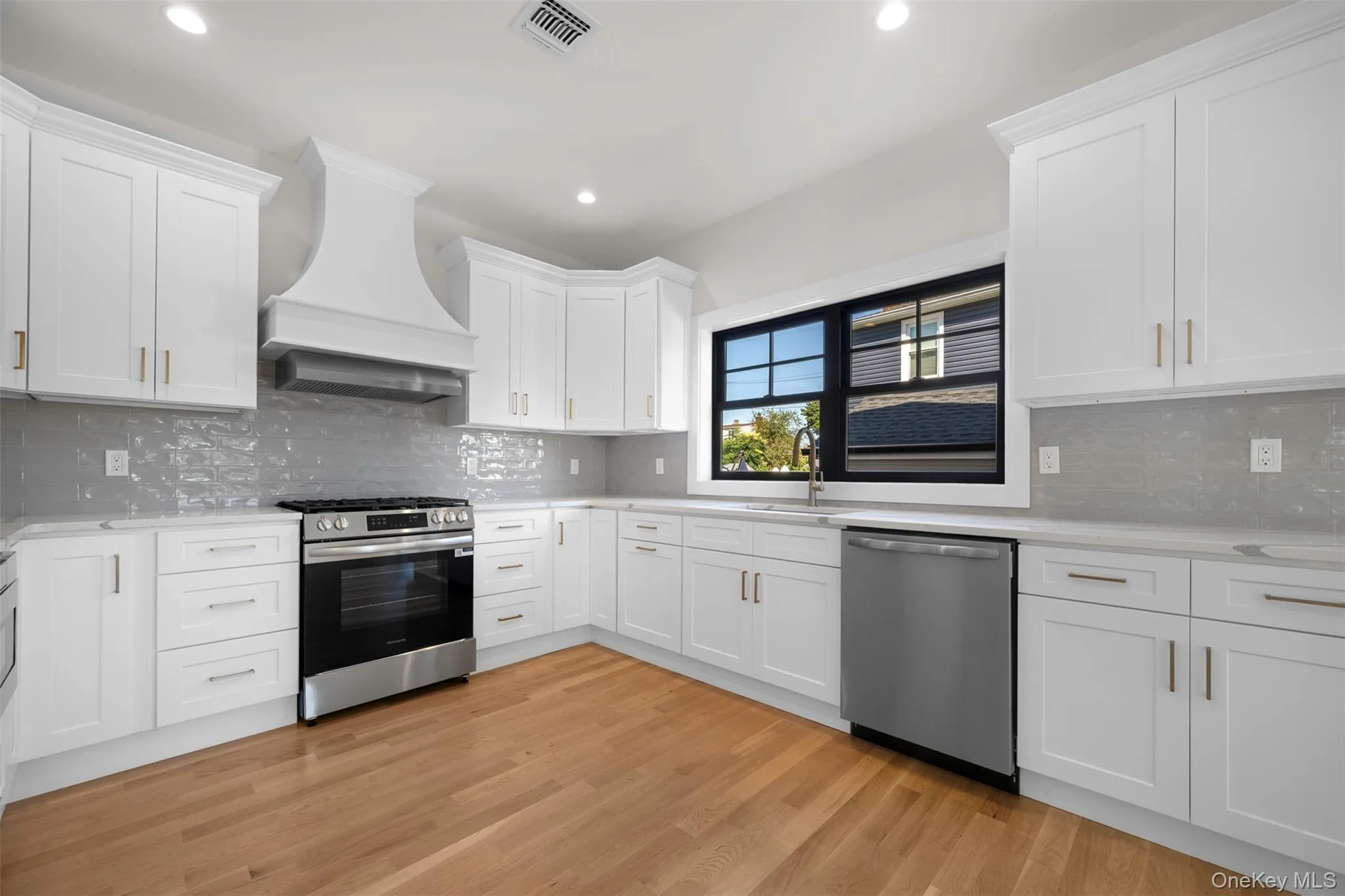 97 Broadmoor Lane, Hempstead, NY, 3 Bedrooms Bedrooms, 8 Rooms Rooms,2 BathroomsBathrooms,Residential,For Rent,Broadmoor,0,1042404 97 Broadmoor Lane, Hempstead, NY, 3 Bedrooms Bedrooms, 8 Rooms Rooms,2 BathroomsBathrooms,Residential,For Rent,Broadmoor,0,1042404