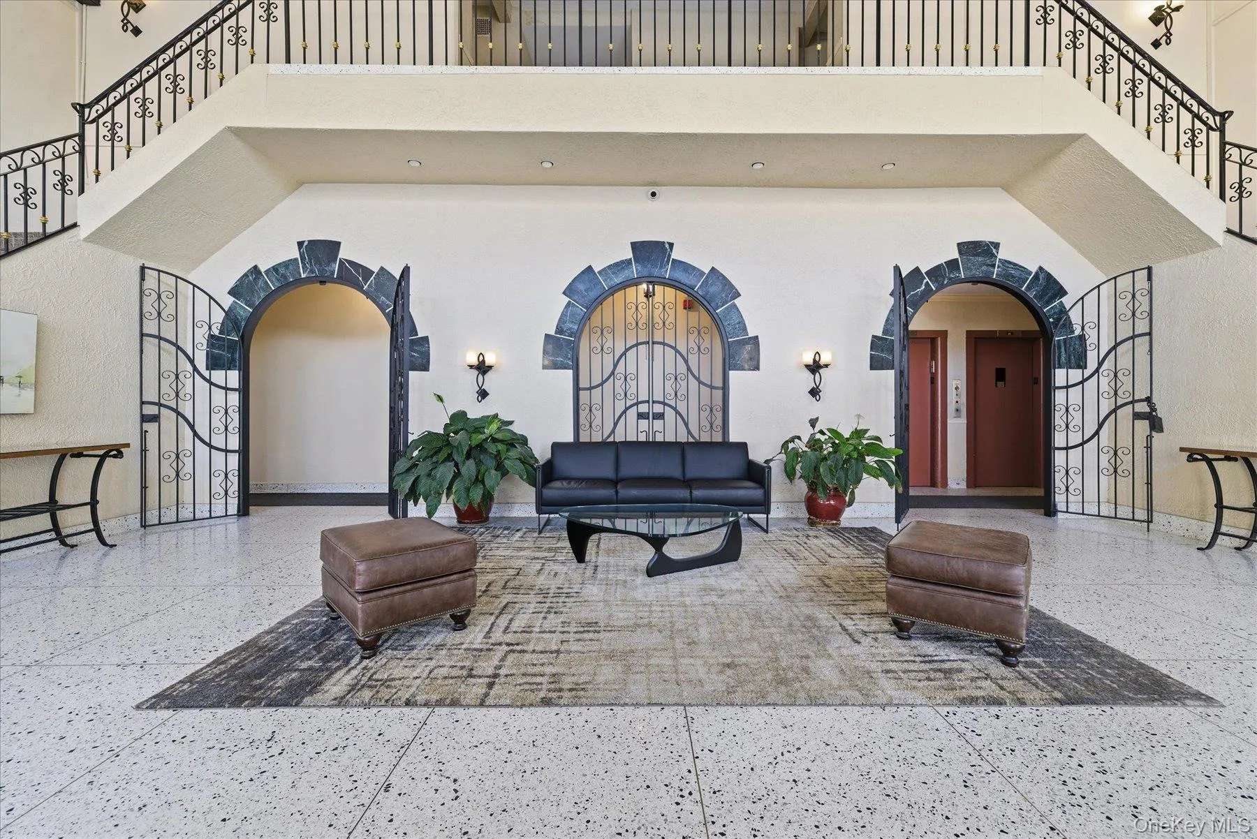 Spacious lobby Spacious lobby