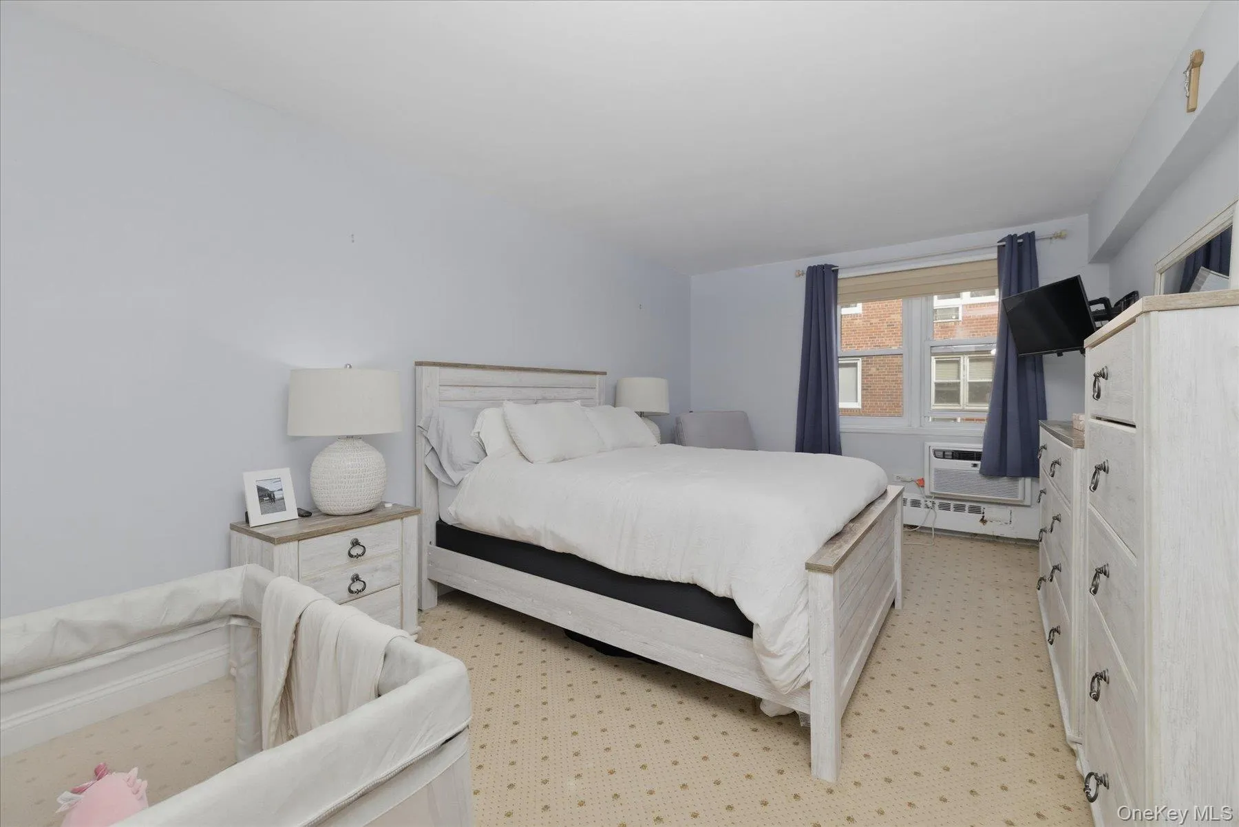 Gigantic bedroom with walk in closet Gigantic bedroom with walk in closet