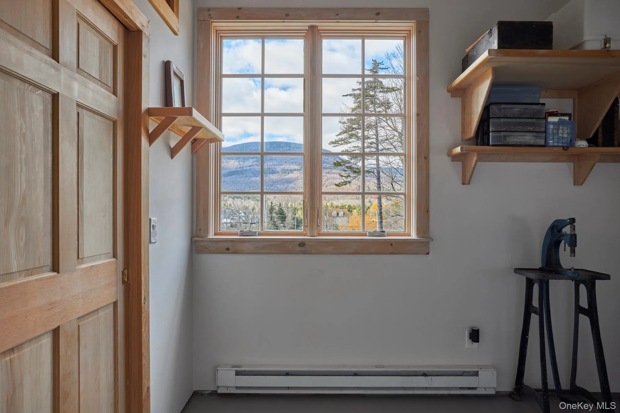 Studio featuring a mountain view. Studio featuring a mountain view.