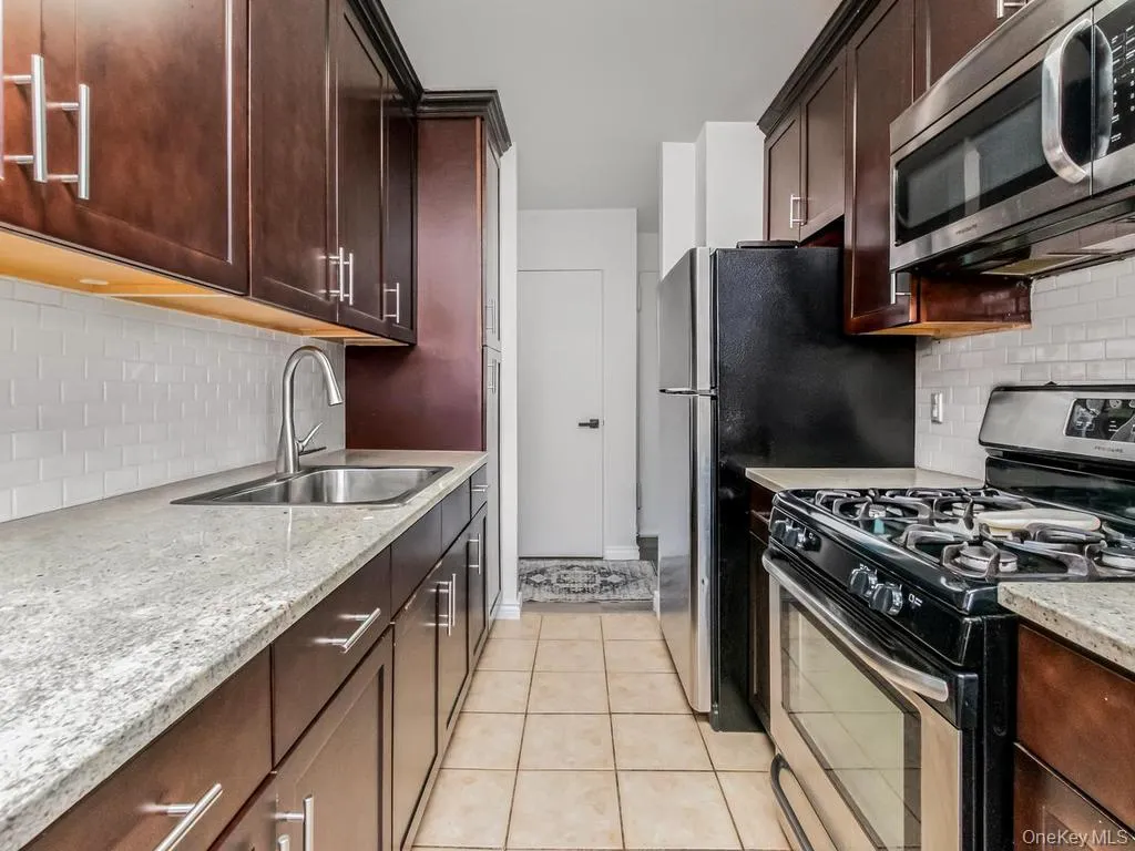 920 Metcalf Avenue, New York, NY, 1 Bedroom Bedrooms, 4 Rooms Rooms,1 BathroomBathrooms,Residential,For Rent,Metcalf,0,1042430 920 Metcalf Avenue, New York, NY, 1 Bedroom Bedrooms, 4 Rooms Rooms,1 BathroomBathrooms,Residential,For Rent,Metcalf,0,1042430