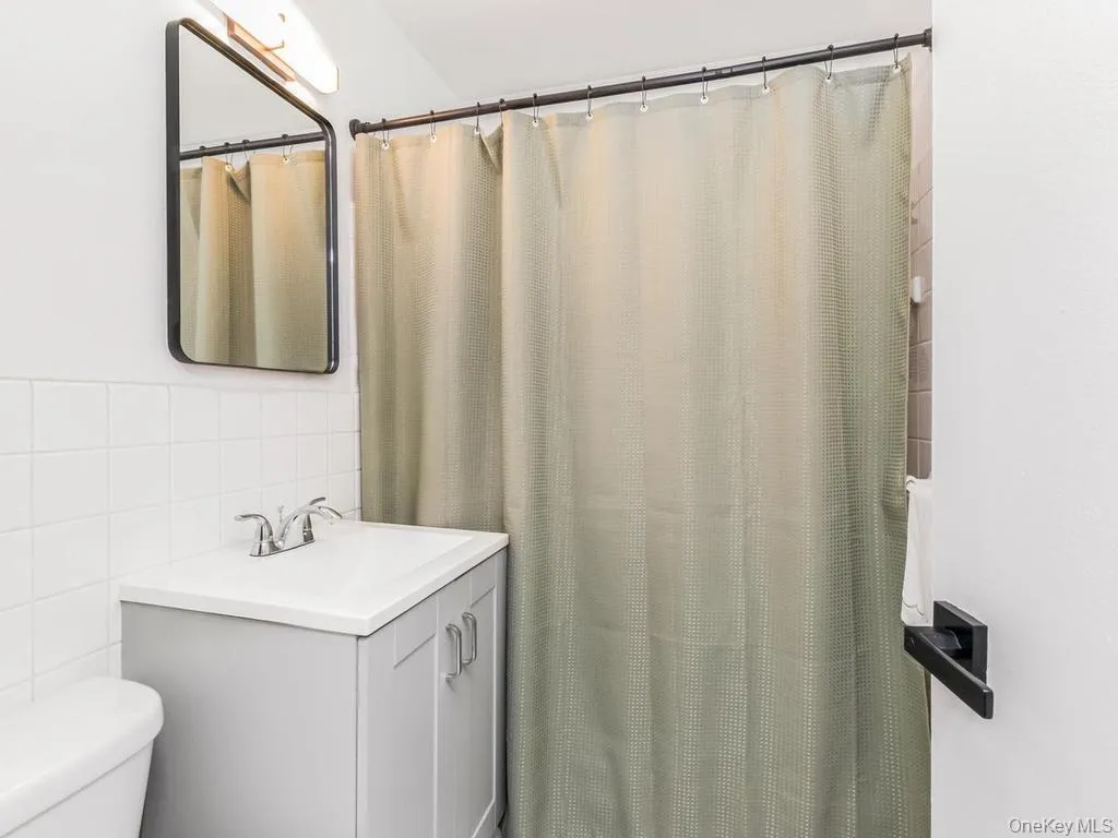 920 Metcalf Avenue, New York, NY, 1 Bedroom Bedrooms, 4 Rooms Rooms,1 BathroomBathrooms,Residential,For Rent,Metcalf,0,1042430 920 Metcalf Avenue, New York, NY, 1 Bedroom Bedrooms, 4 Rooms Rooms,1 BathroomBathrooms,Residential,For Rent,Metcalf,0,1042430