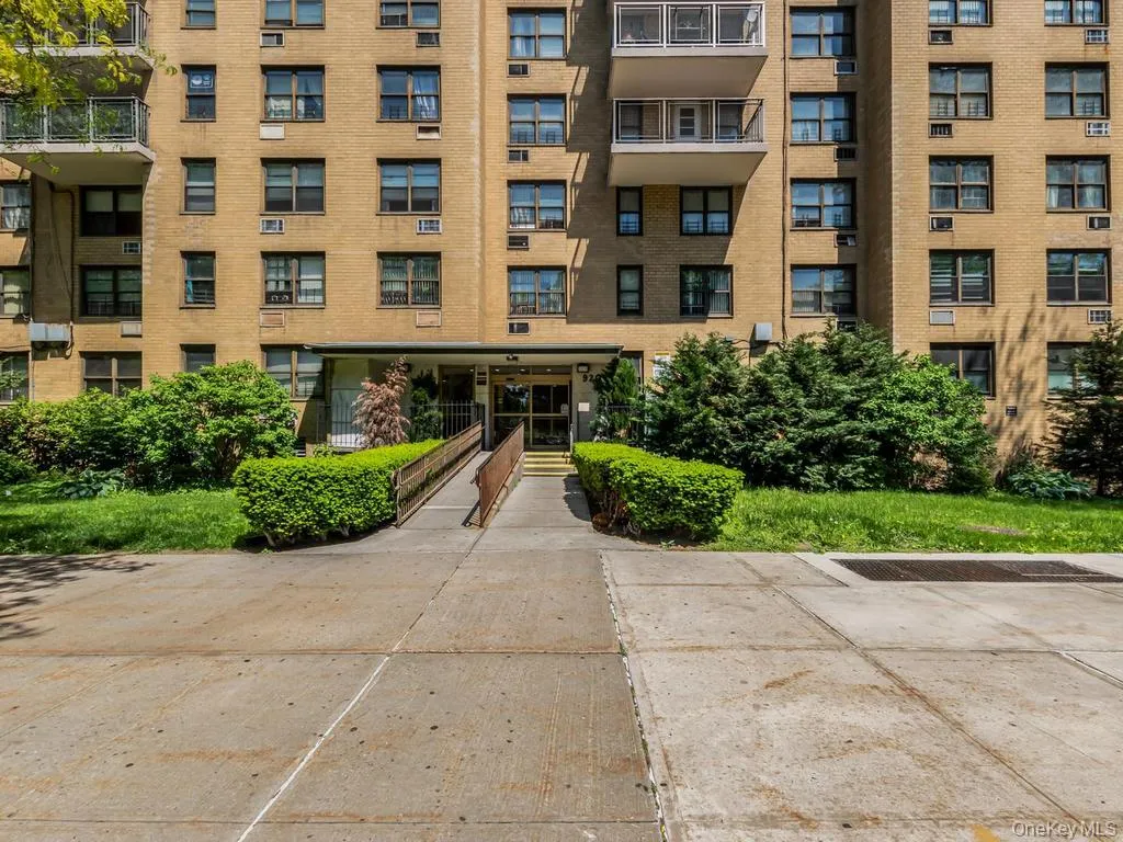 920 Metcalf Avenue, New York, NY, 1 Bedroom Bedrooms, 4 Rooms Rooms,1 BathroomBathrooms,Residential,For Rent,Metcalf,0,1042430 920 Metcalf Avenue, New York, NY, 1 Bedroom Bedrooms, 4 Rooms Rooms,1 BathroomBathrooms,Residential,For Rent,Metcalf,0,1042430