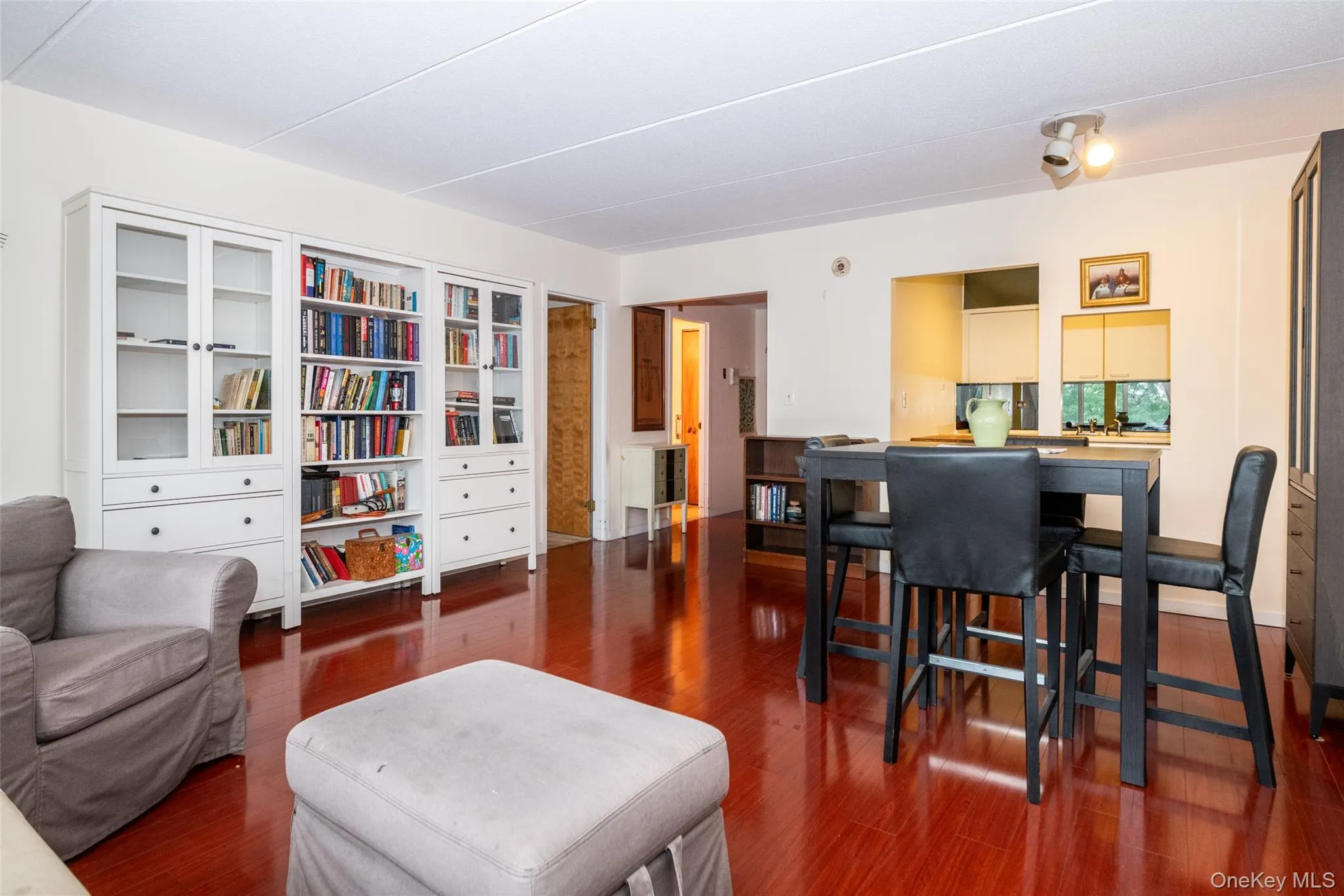 Open layout. Living room/dining area Open layout. Living room/dining area