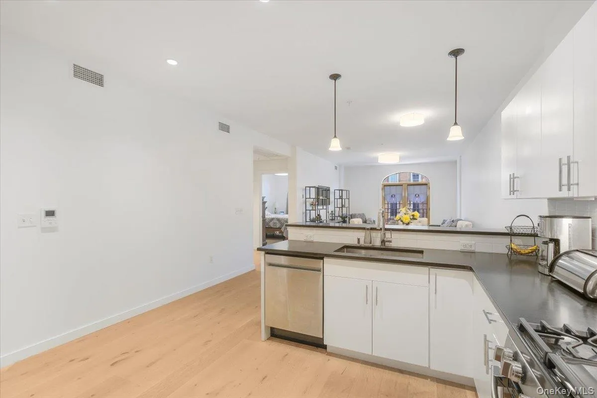 249 Main Street, Beacon, NY, 1 Bedroom Bedrooms, 4 Rooms Rooms,1 BathroomBathrooms,Residential Lease,For Rent,Main,0,1042449 249 Main Street, Beacon, NY, 1 Bedroom Bedrooms, 4 Rooms Rooms,1 BathroomBathrooms,Residential Lease,For Rent,Main,0,1042449