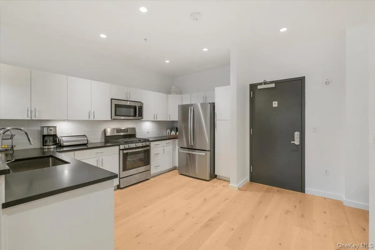 249 Main Street, Beacon, NY, 1 Bedroom Bedrooms, 4 Rooms Rooms,1 BathroomBathrooms,Residential Lease,For Rent,Main,0,1042449 249 Main Street, Beacon, NY, 1 Bedroom Bedrooms, 4 Rooms Rooms,1 BathroomBathrooms,Residential Lease,For Rent,Main,0,1042449