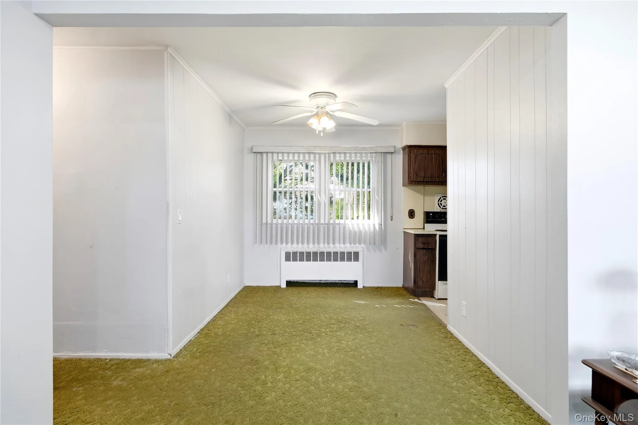 Formal DR with Open Flow to LR, HW Under Carpets Formal DR with Open Flow to LR, HW Under Carpets