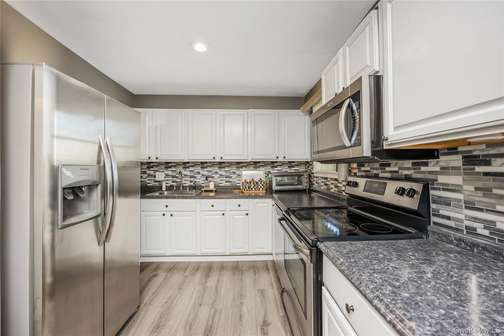 2401 Wave Avenue, Brookhaven, NY, 4 Bedrooms Bedrooms, 7 Rooms Rooms,2 BathroomsBathrooms,Residential,For Rent,Wave,0,1042453 2401 Wave Avenue, Brookhaven, NY, 4 Bedrooms Bedrooms, 7 Rooms Rooms,2 BathroomsBathrooms,Residential,For Rent,Wave,0,1042453