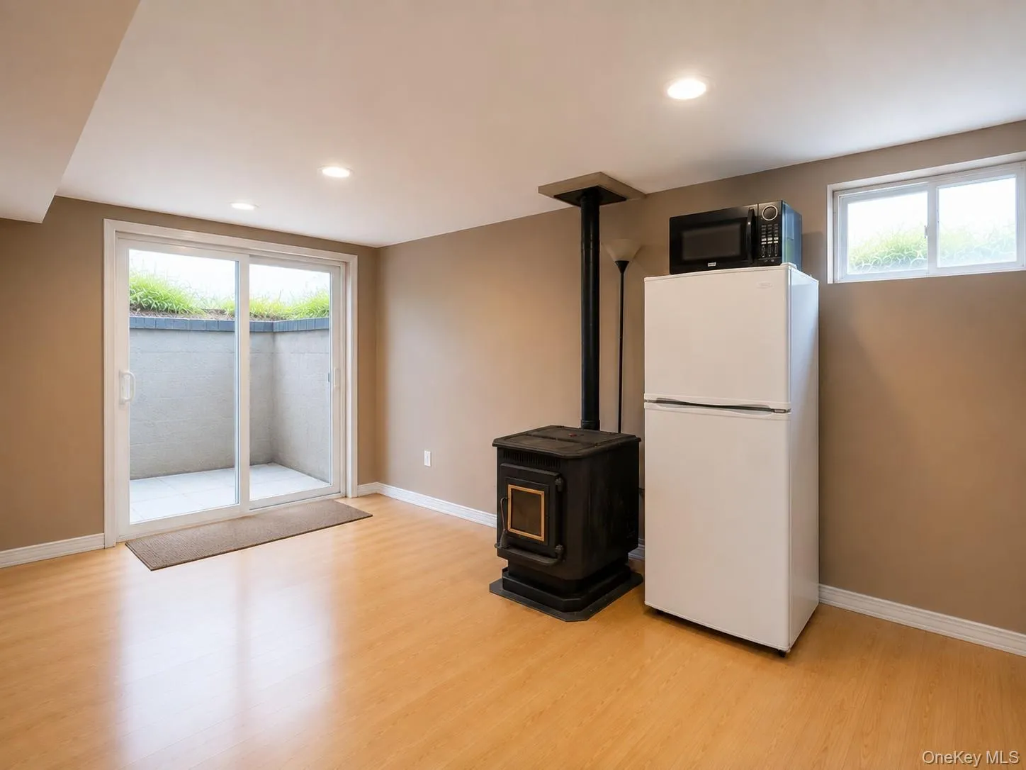 2401 Wave Avenue, Brookhaven, NY, 4 Bedrooms Bedrooms, 7 Rooms Rooms,2 BathroomsBathrooms,Residential,For Rent,Wave,0,1042453 2401 Wave Avenue, Brookhaven, NY, 4 Bedrooms Bedrooms, 7 Rooms Rooms,2 BathroomsBathrooms,Residential,For Rent,Wave,0,1042453