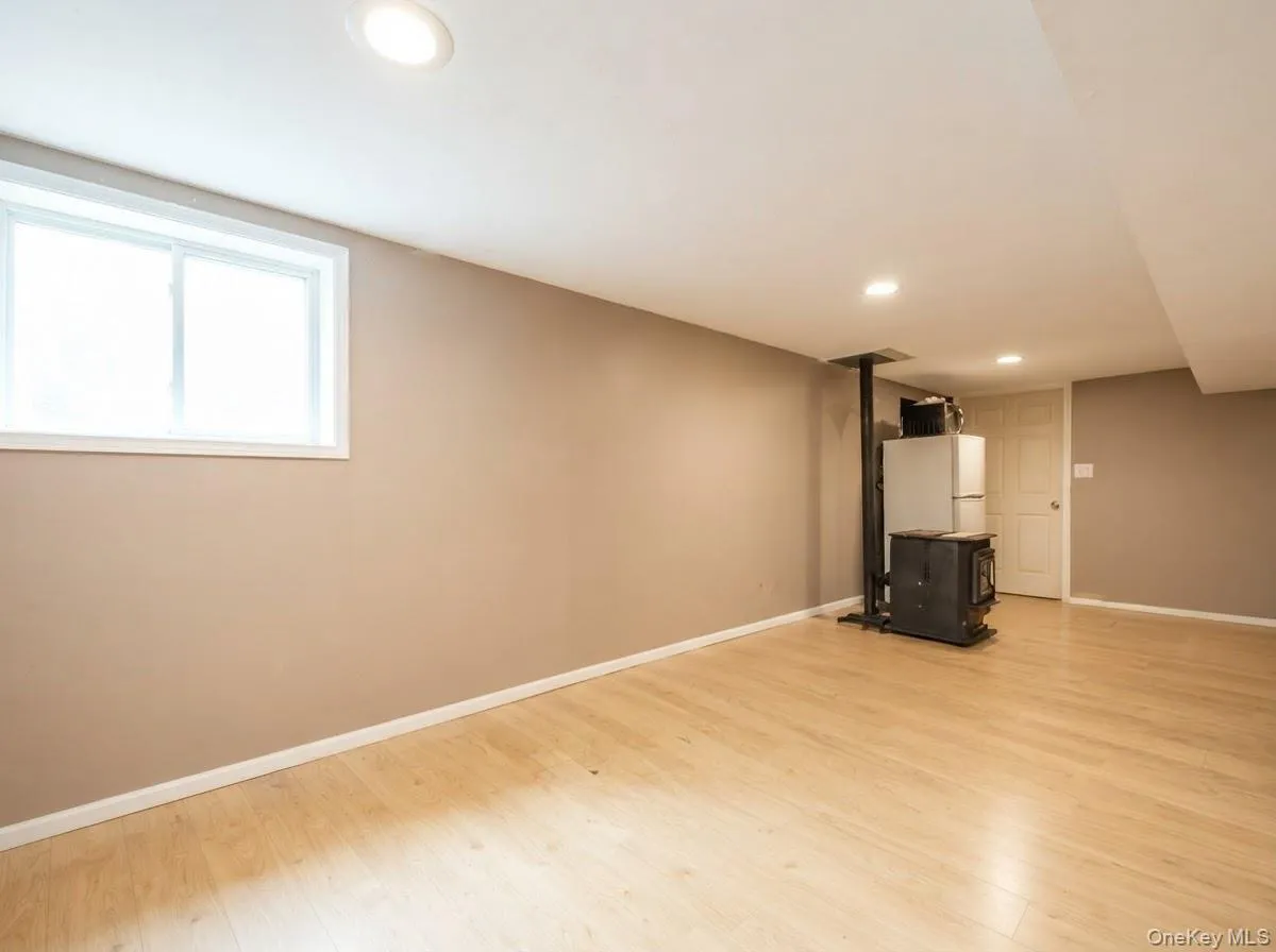 2401 Wave Avenue, Brookhaven, NY, 4 Bedrooms Bedrooms, 7 Rooms Rooms,2 BathroomsBathrooms,Residential,For Rent,Wave,0,1042453 2401 Wave Avenue, Brookhaven, NY, 4 Bedrooms Bedrooms, 7 Rooms Rooms,2 BathroomsBathrooms,Residential,For Rent,Wave,0,1042453