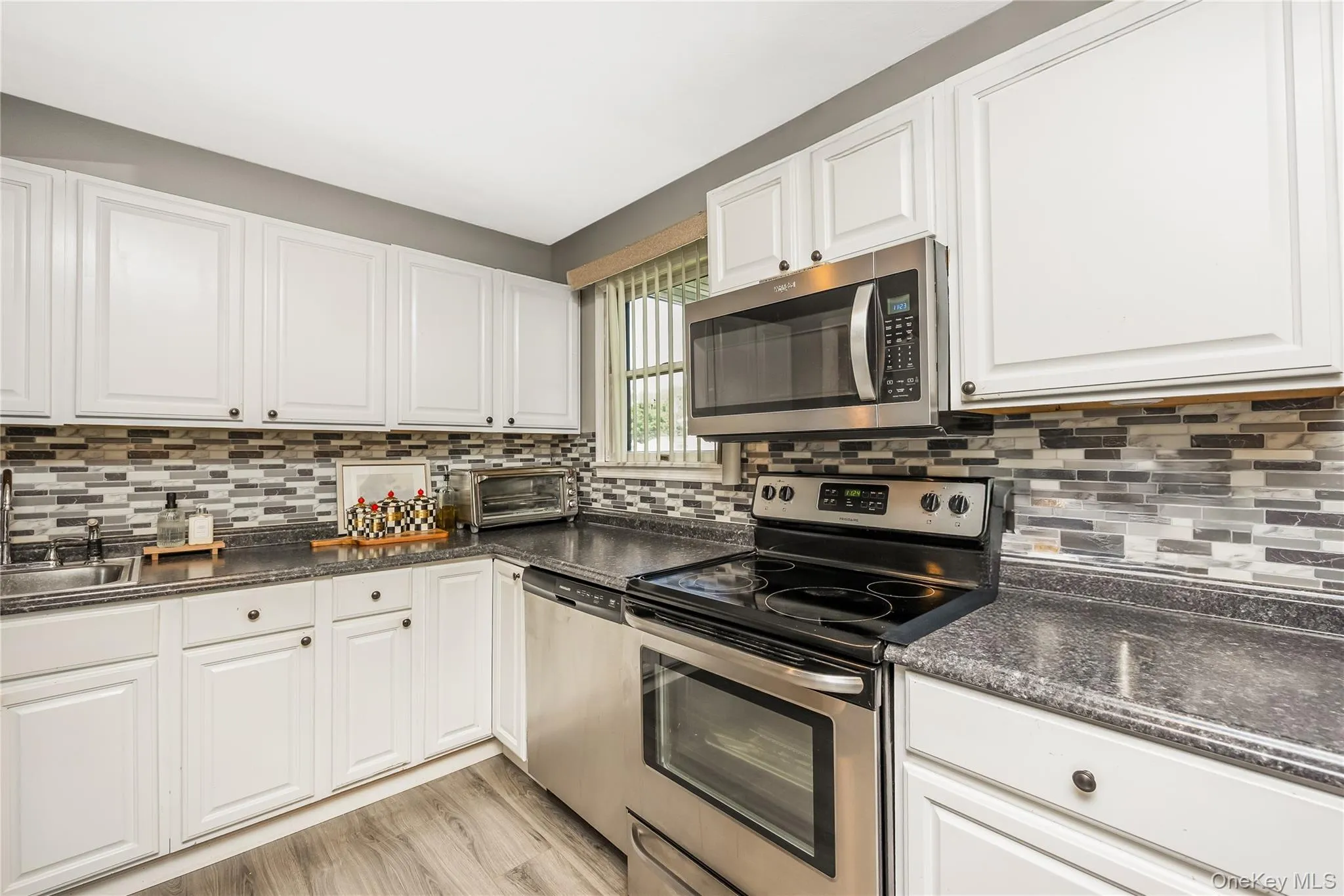 2401 Wave Avenue, Brookhaven, NY, 4 Bedrooms Bedrooms, 7 Rooms Rooms,2 BathroomsBathrooms,Residential,For Rent,Wave,0,1042453 2401 Wave Avenue, Brookhaven, NY, 4 Bedrooms Bedrooms, 7 Rooms Rooms,2 BathroomsBathrooms,Residential,For Rent,Wave,0,1042453