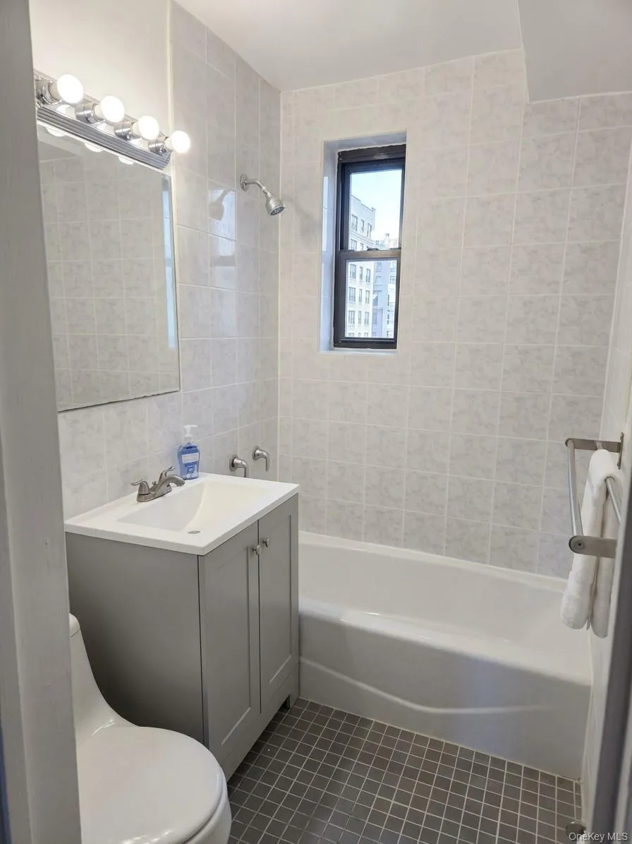 6448 Booth Street, New York, NY, 1 Bedroom Bedrooms, 4 Rooms Rooms,1 BathroomBathrooms,Residential,For Rent,Booth,0,1042457 6448 Booth Street, New York, NY, 1 Bedroom Bedrooms, 4 Rooms Rooms,1 BathroomBathrooms,Residential,For Rent,Booth,0,1042457
