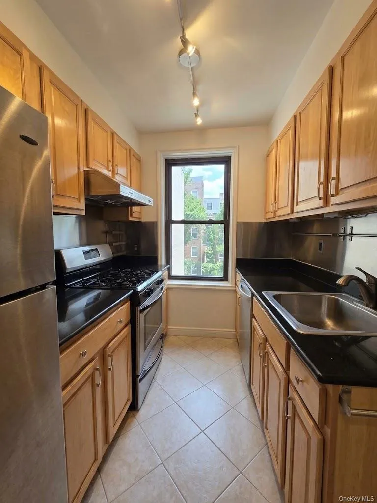 6448 Booth Street, New York, NY, 1 Bedroom Bedrooms, 4 Rooms Rooms,1 BathroomBathrooms,Residential,For Rent,Booth,0,1042457 6448 Booth Street, New York, NY, 1 Bedroom Bedrooms, 4 Rooms Rooms,1 BathroomBathrooms,Residential,For Rent,Booth,0,1042457