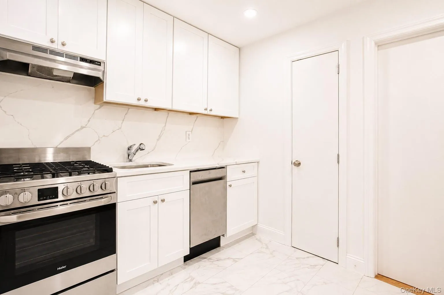330 Broadway, Long Beach, NY, 1 Bedroom Bedrooms, 4 Rooms Rooms,1 BathroomBathrooms,Residential Lease,For Rent,Broadway,0,1042464 330 Broadway, Long Beach, NY, 1 Bedroom Bedrooms, 4 Rooms Rooms,1 BathroomBathrooms,Residential Lease,For Rent,Broadway,0,1042464