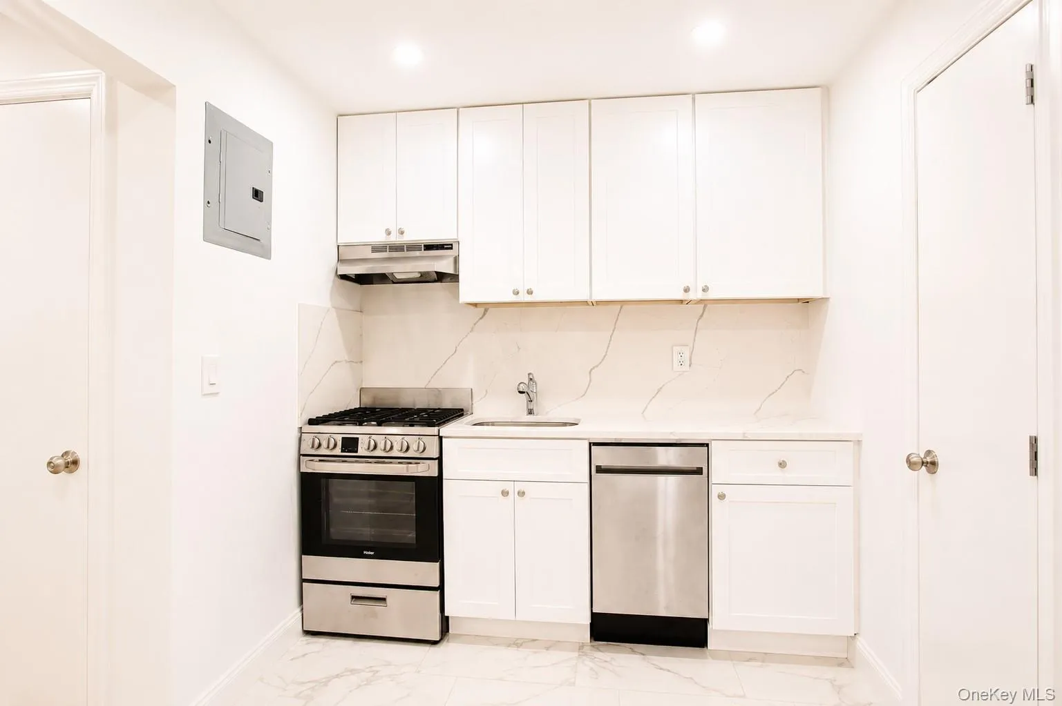 330 Broadway, Long Beach, NY, 1 Bedroom Bedrooms, 4 Rooms Rooms,1 BathroomBathrooms,Residential Lease,For Rent,Broadway,0,1042464 330 Broadway, Long Beach, NY, 1 Bedroom Bedrooms, 4 Rooms Rooms,1 BathroomBathrooms,Residential Lease,For Rent,Broadway,0,1042464