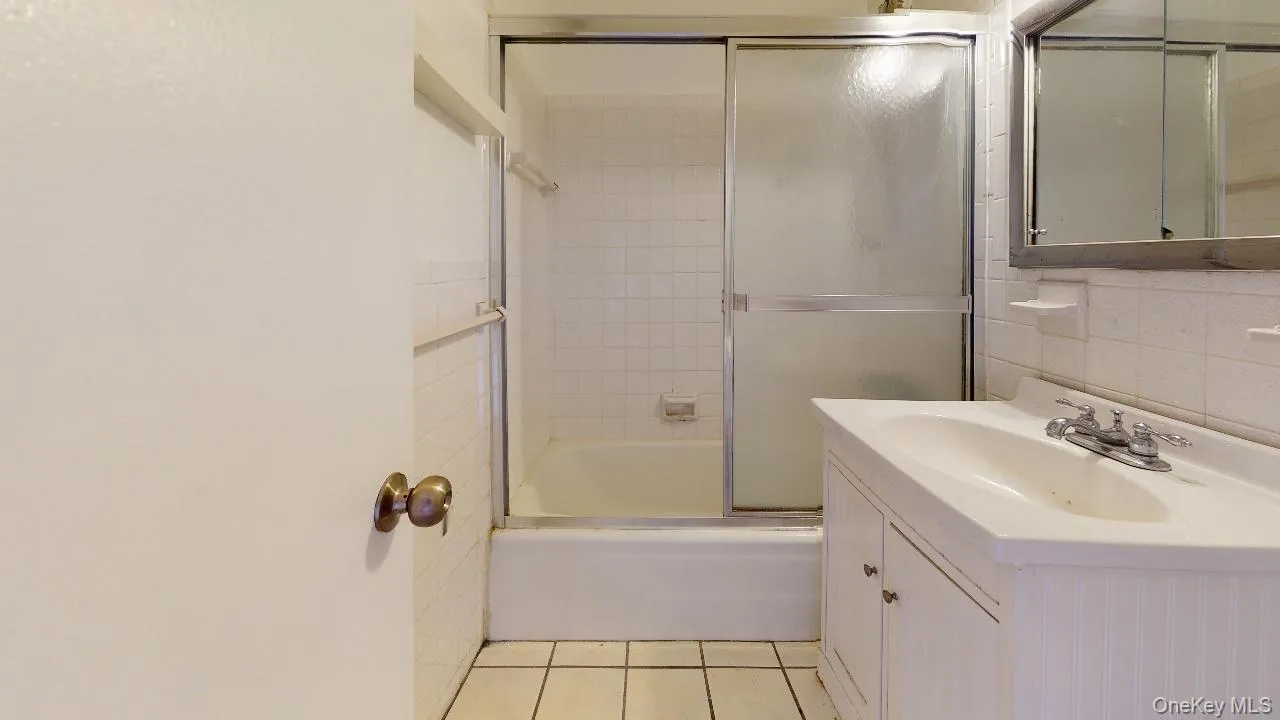 66-15 Thornton Place, New York, NY, 1 Bedroom Bedrooms, 3 Rooms Rooms,1 BathroomBathrooms,Residential Lease,For Rent,Thornton,0,1042466 66-15 Thornton Place, New York, NY, 1 Bedroom Bedrooms, 3 Rooms Rooms,1 BathroomBathrooms,Residential Lease,For Rent,Thornton,0,1042466