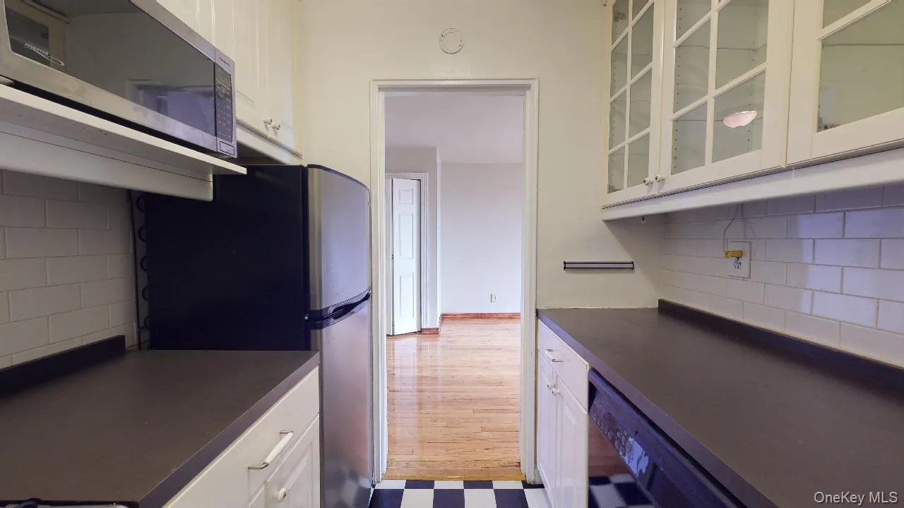66-15 Thornton Place, New York, NY, 1 Bedroom Bedrooms, 3 Rooms Rooms,1 BathroomBathrooms,Residential Lease,For Rent,Thornton,0,1042466 66-15 Thornton Place, New York, NY, 1 Bedroom Bedrooms, 3 Rooms Rooms,1 BathroomBathrooms,Residential Lease,For Rent,Thornton,0,1042466